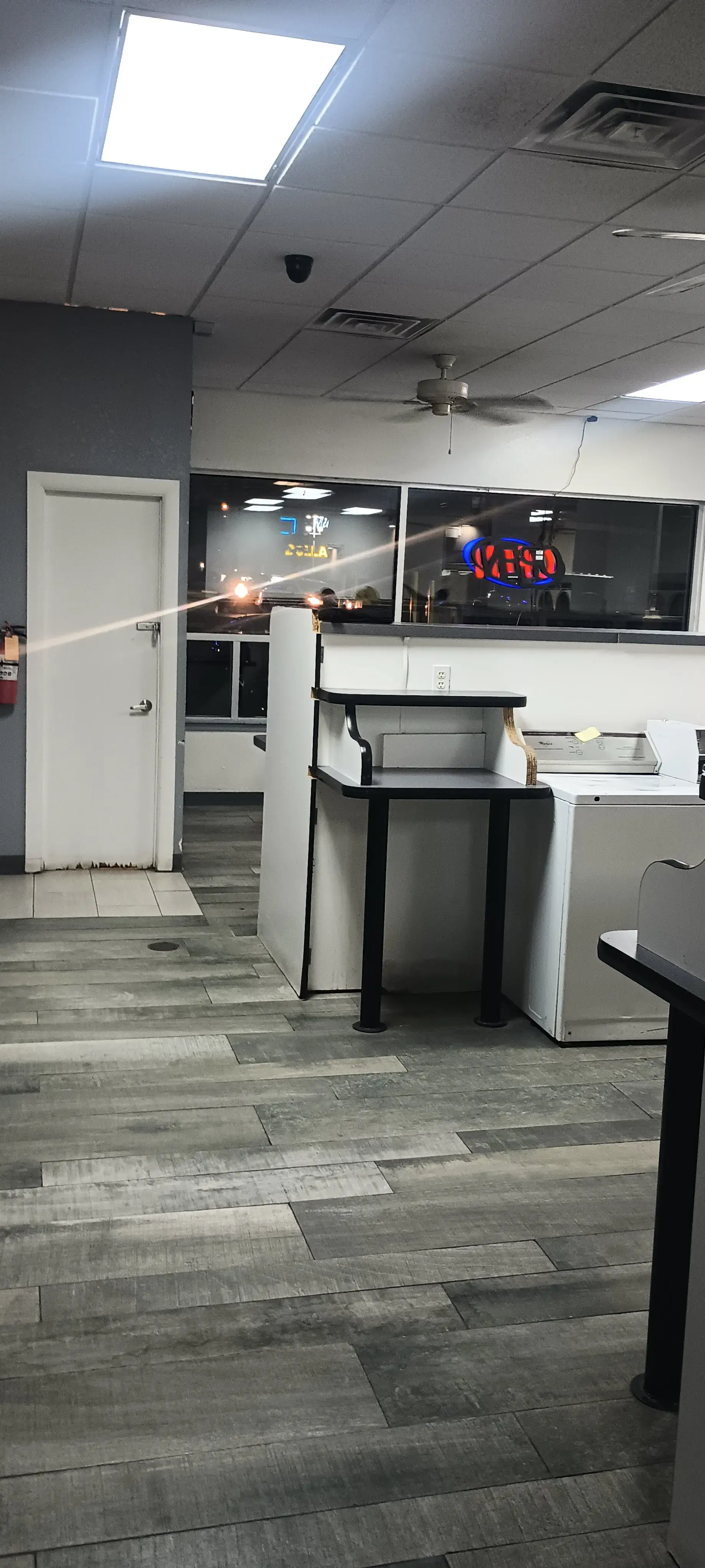 The Cleaners Laundromat - Image 5