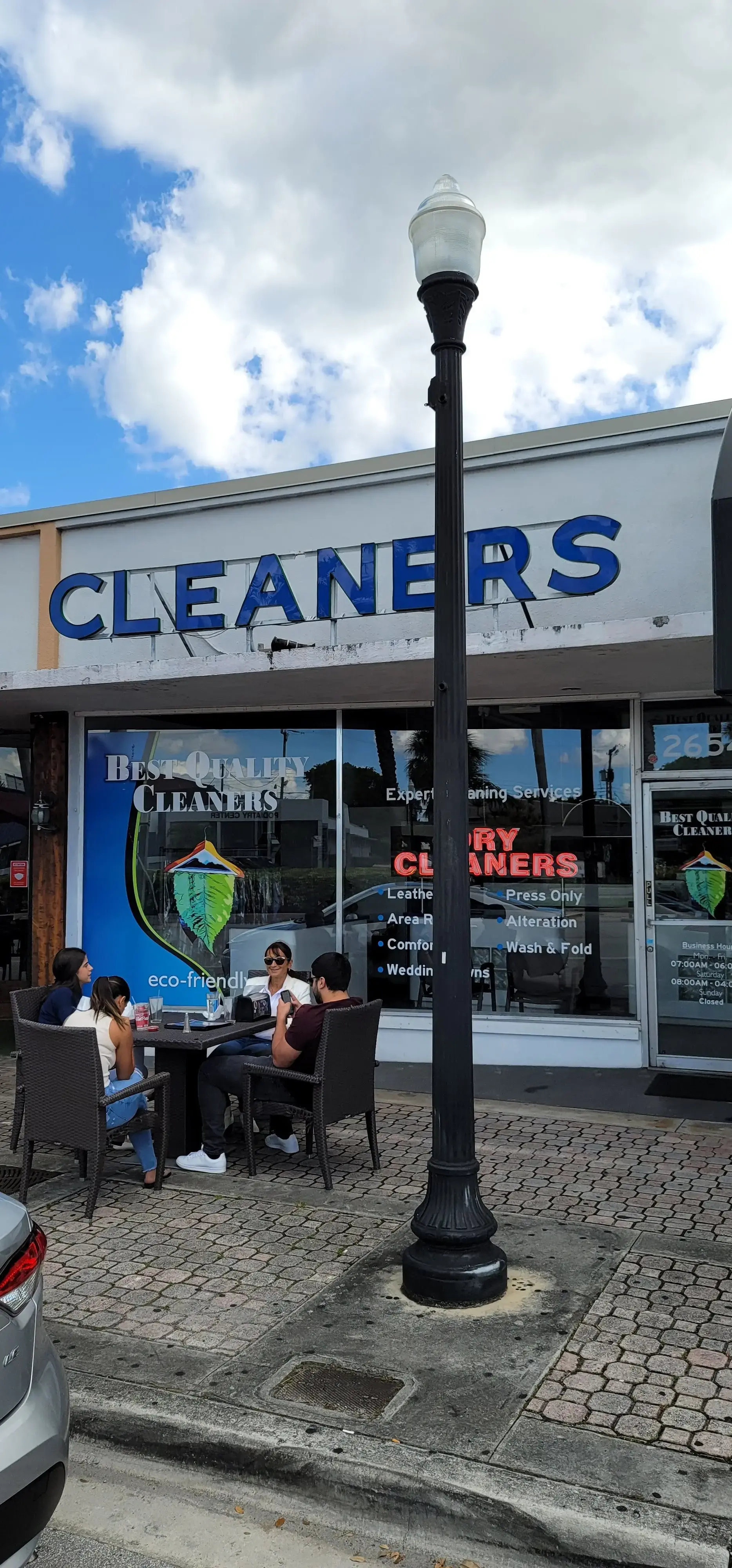 The Dry Cleaner - Hollywood - Image 18