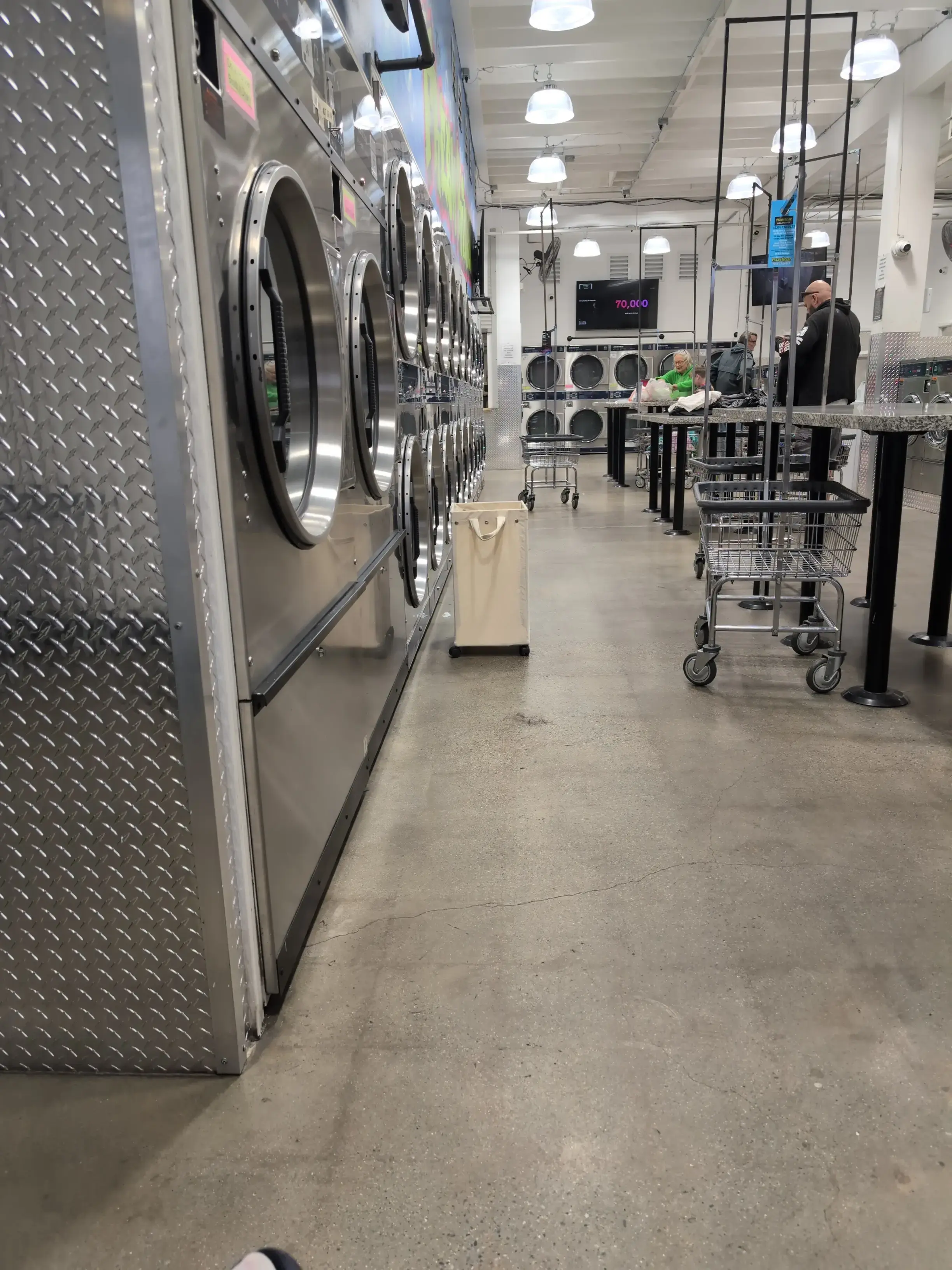 The Fresh Rinse Coin Laundry - Image 2