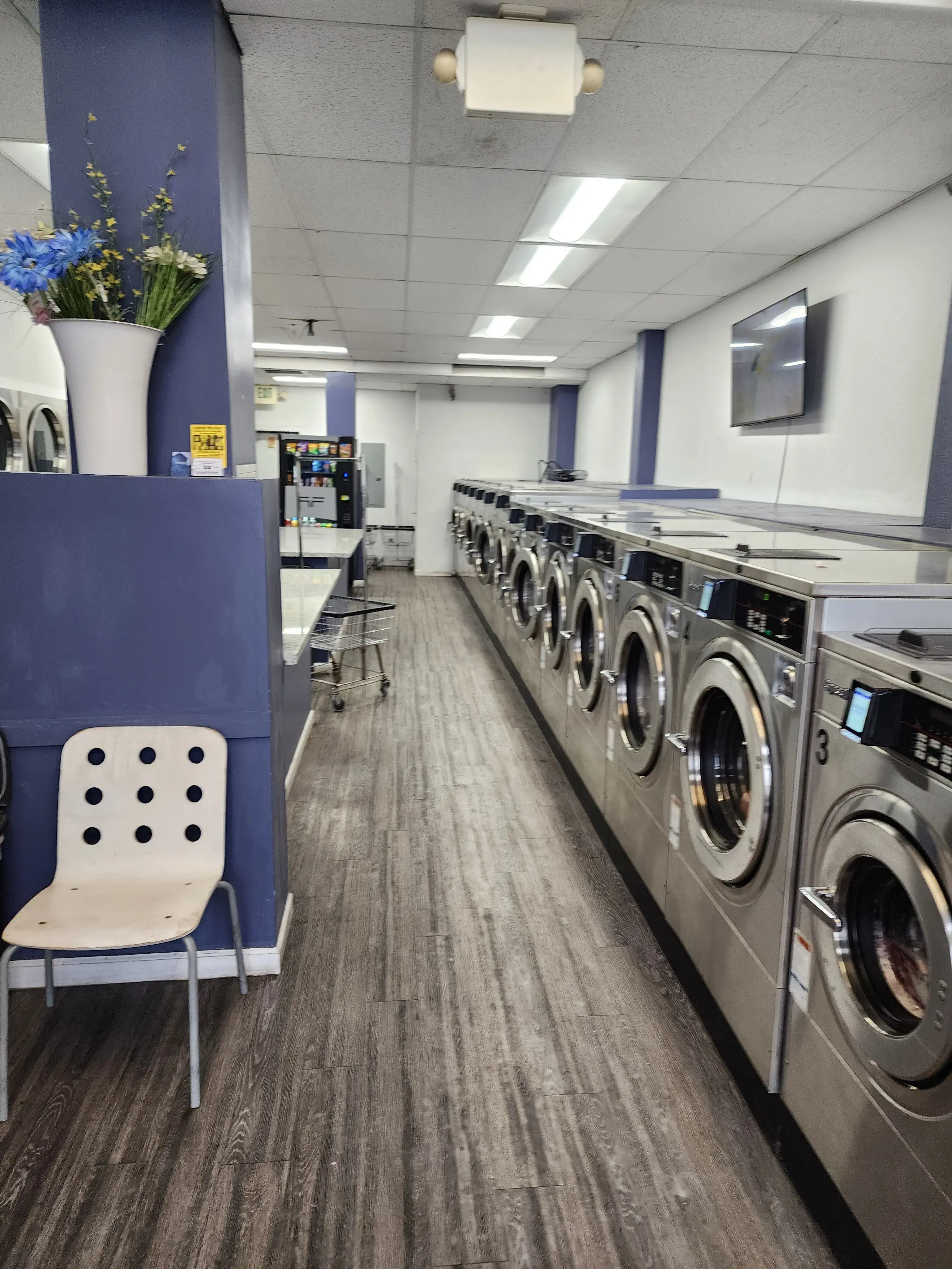 The Good Wash Laundromat - Image 19