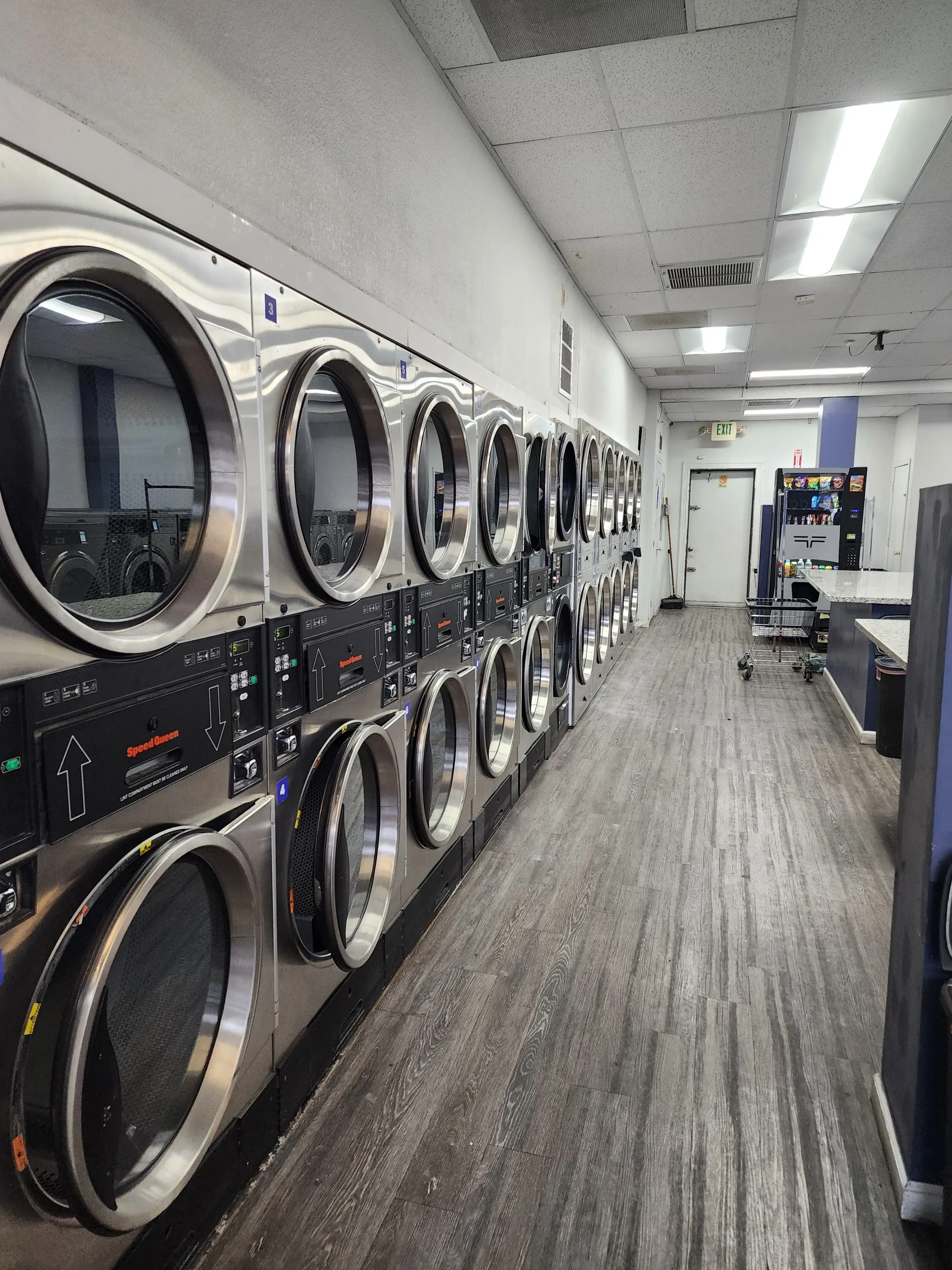 The Good Wash Laundromat - Image 14
