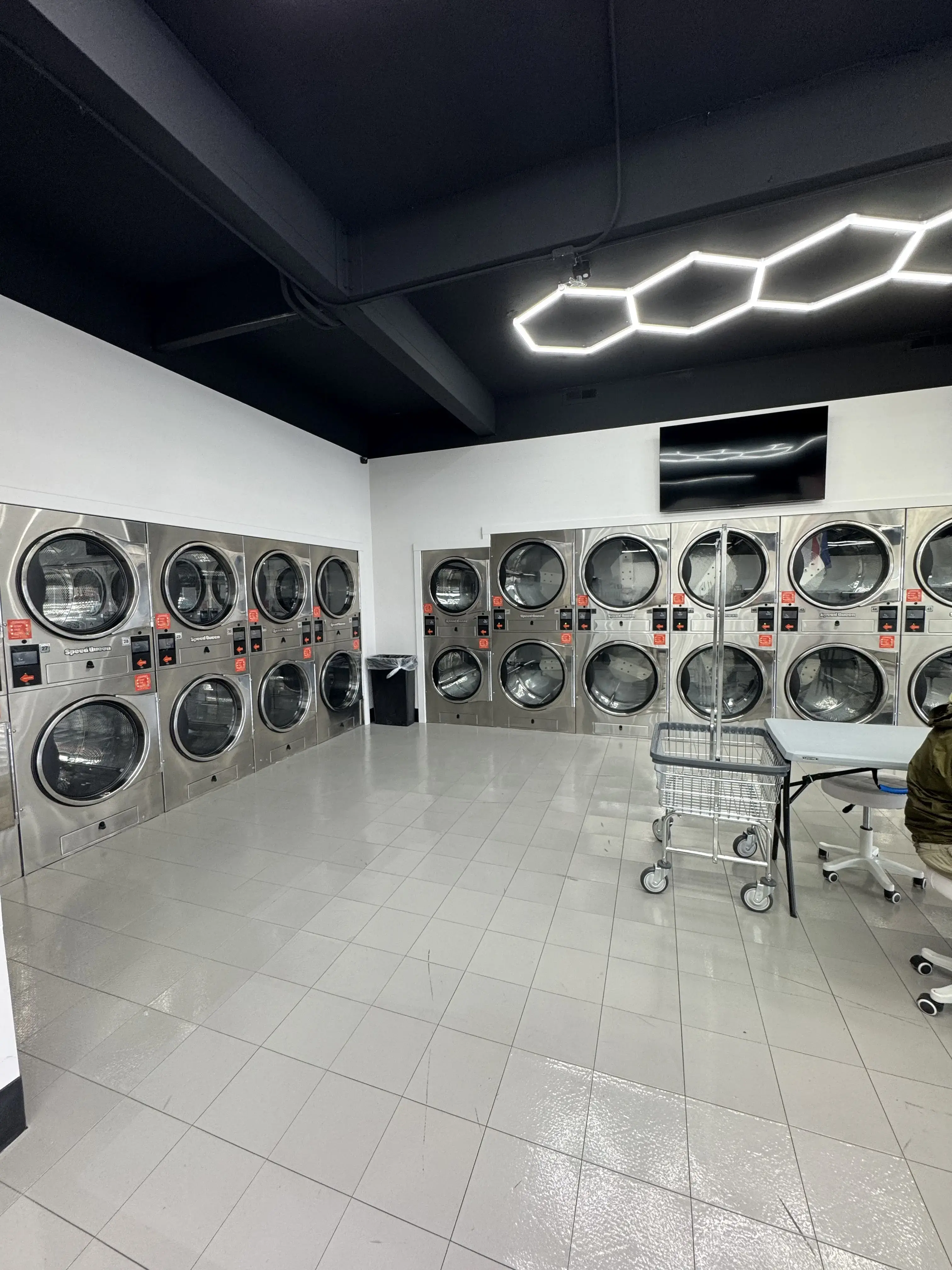 THE HIVE Laundry Center - Image 14