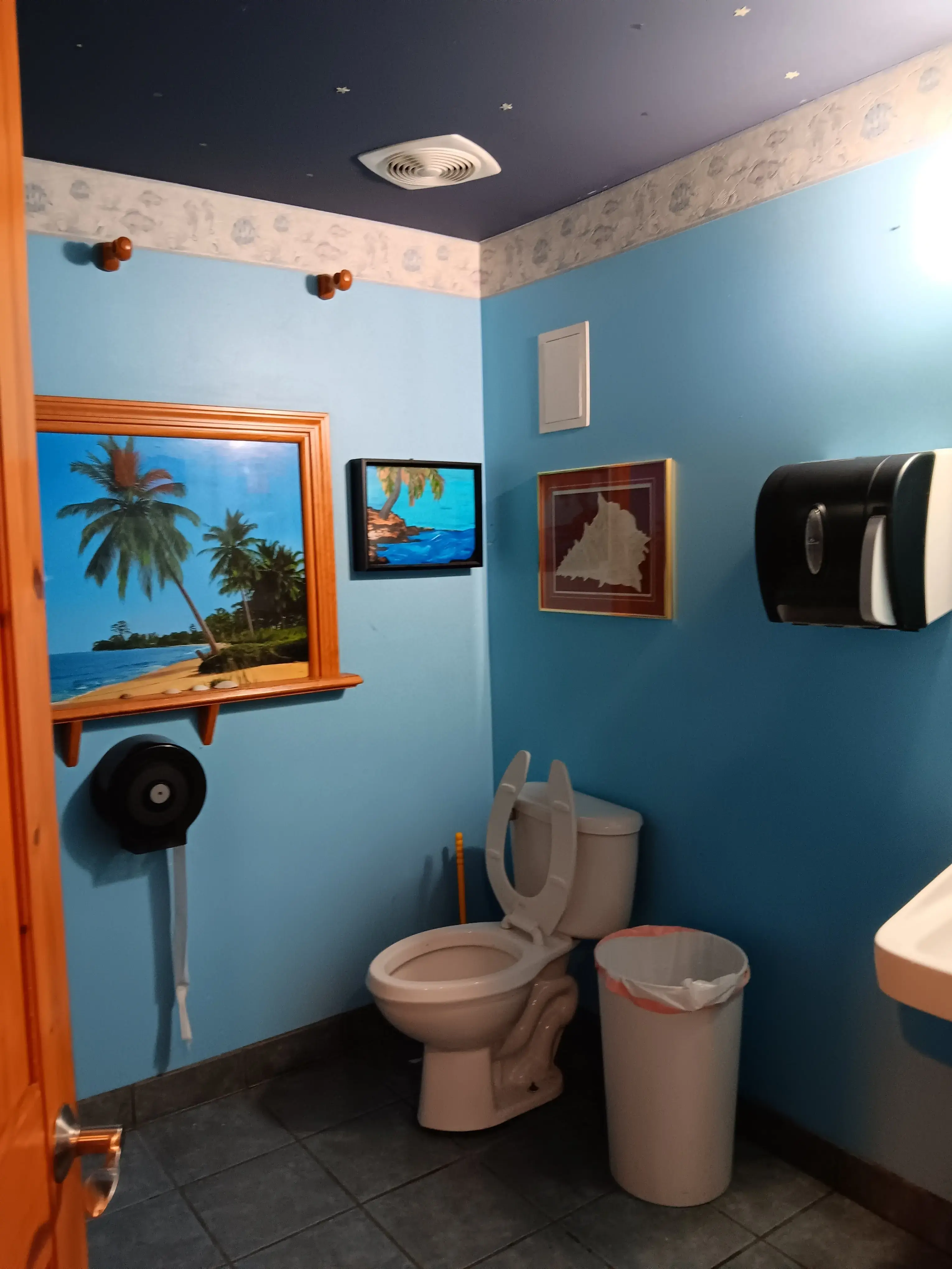 “The Laundromall” – Girdwood Laundry & Showers - Image 15