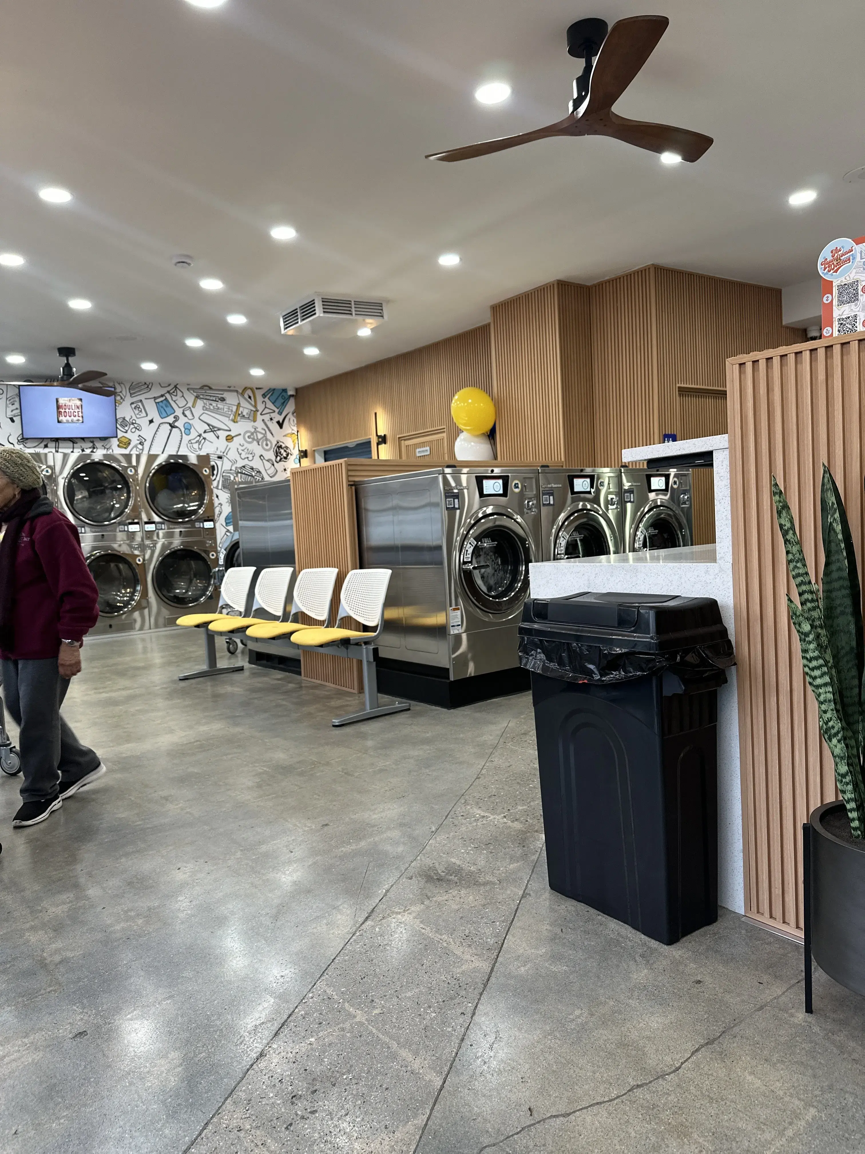 THE LAUNDROMAT OF DOWNEY thumbnail 4