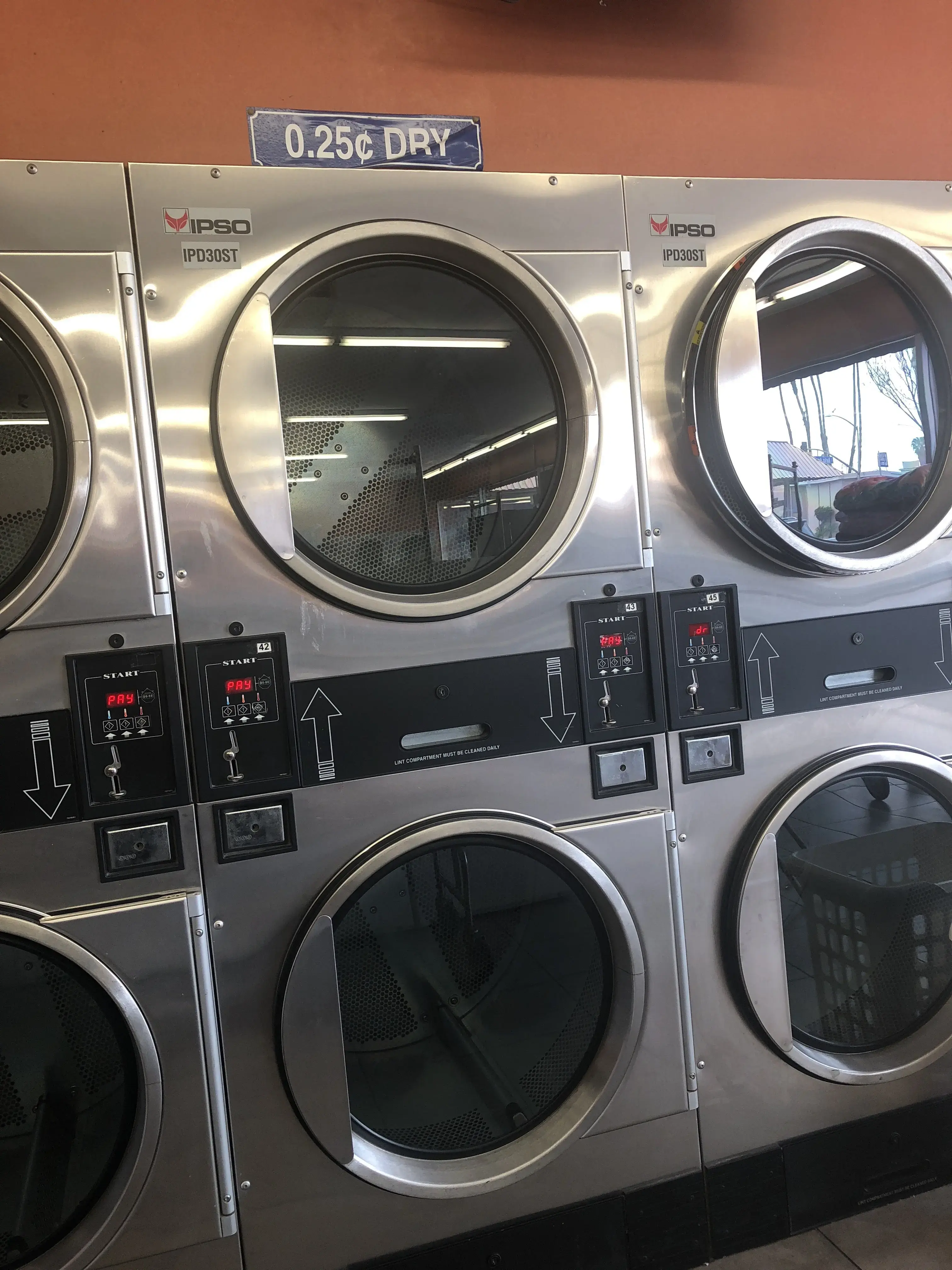 THE LAUNDROMAT OF DOWNEY - Image 9