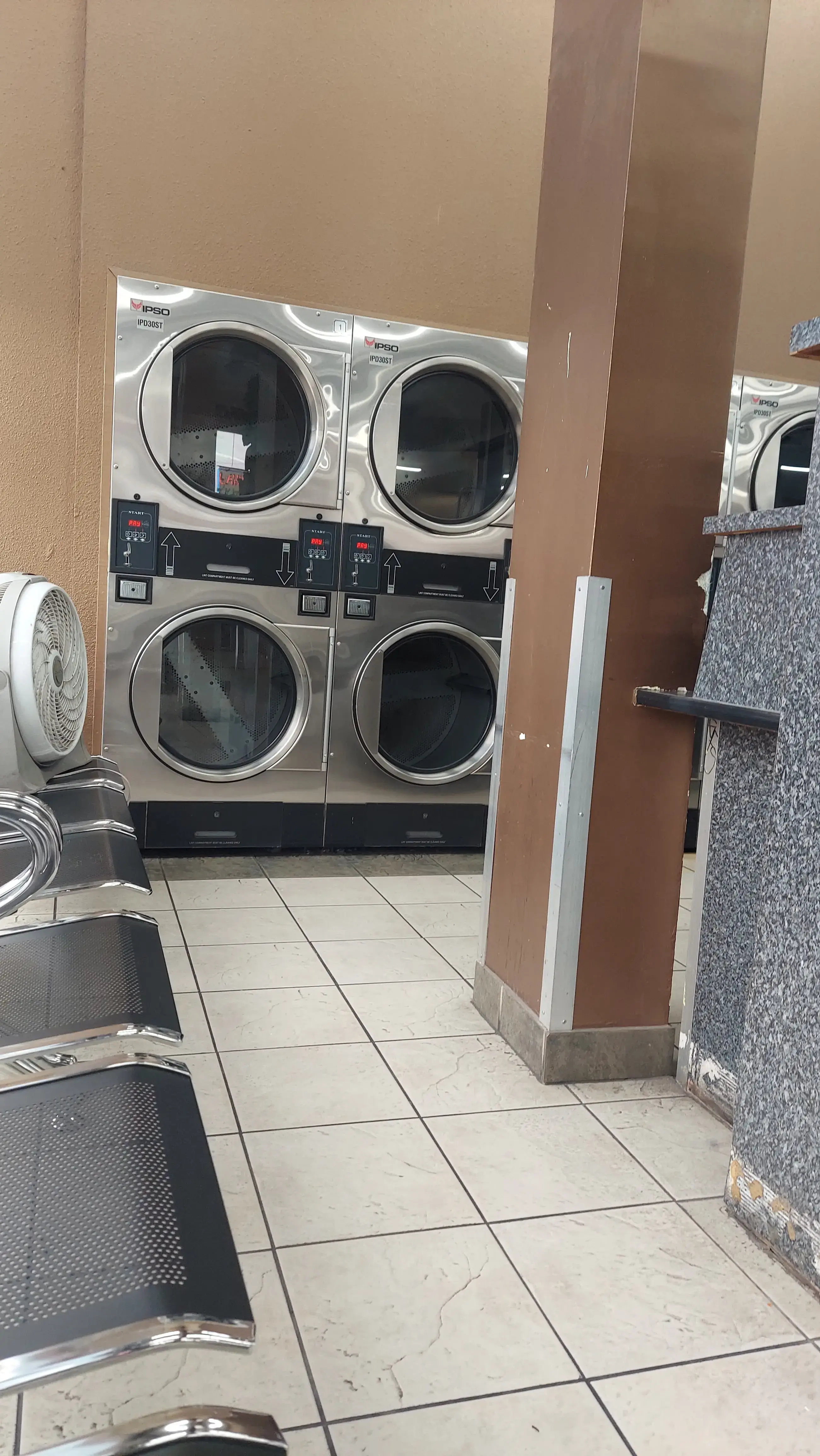 The Laundromat Of North Hollywood thumbnail 6