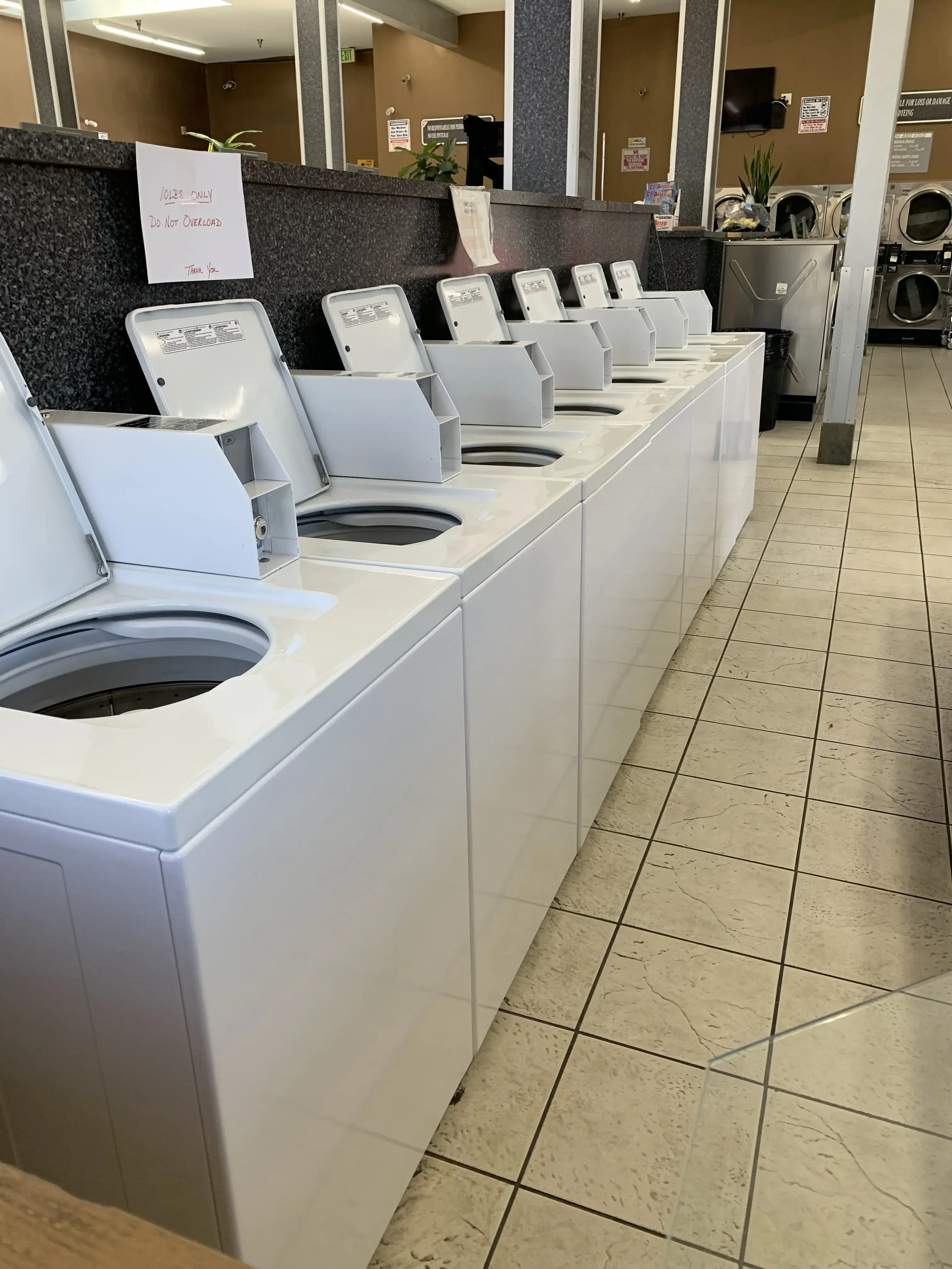 The Laundromat Of North Hollywood thumbnail 5