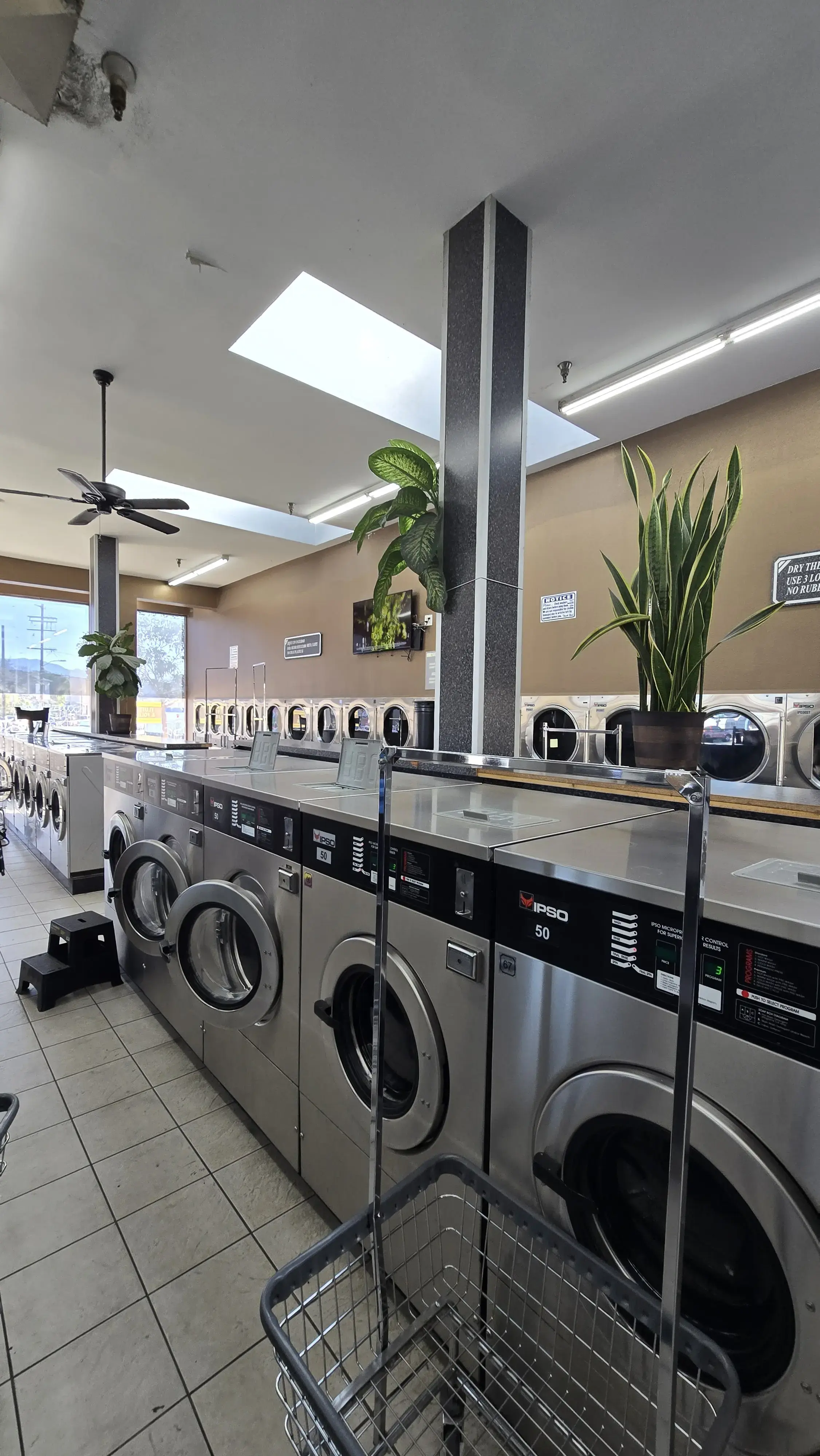 The Laundromat Of North Hollywood location