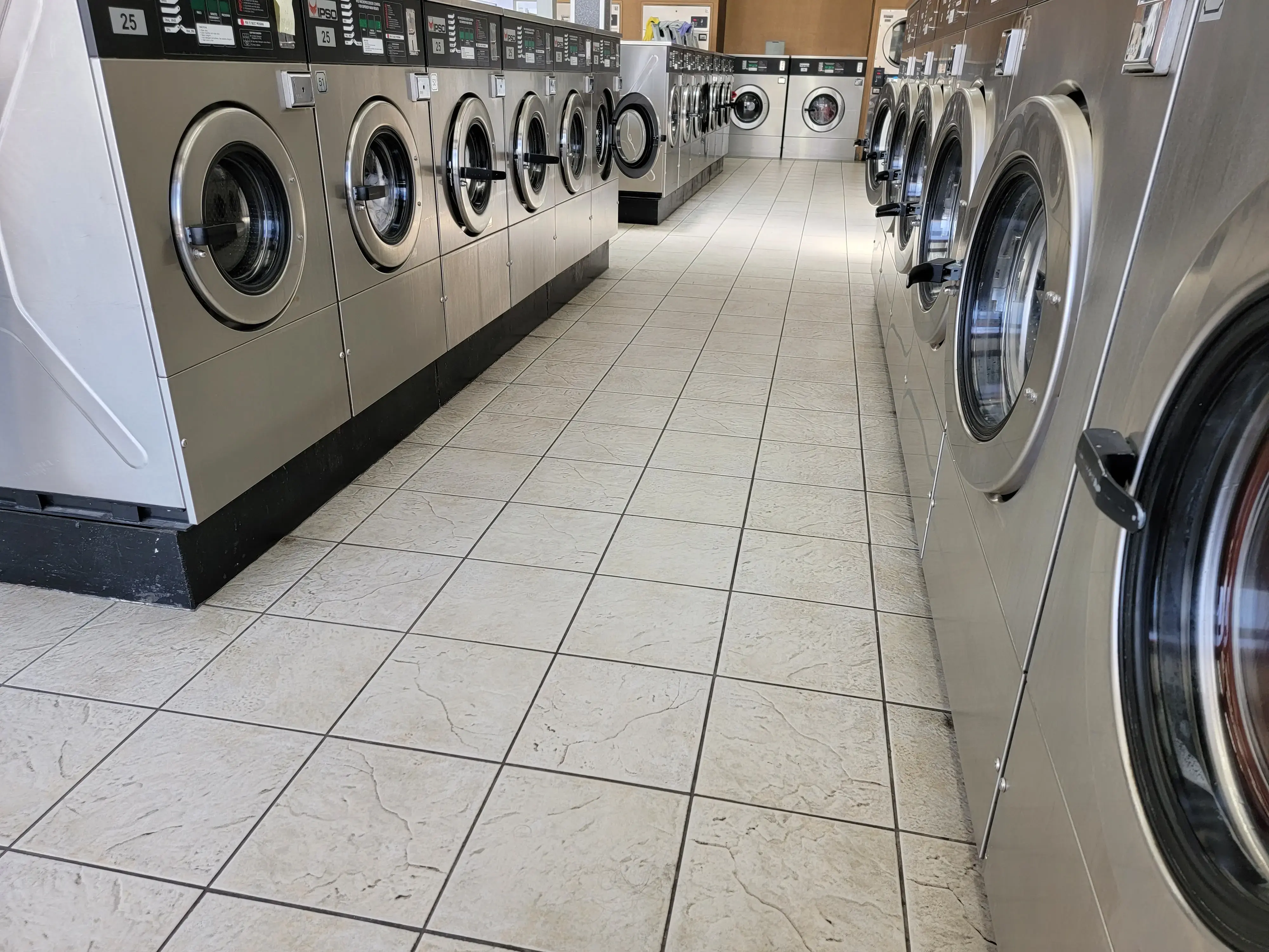 The Laundromat Of North Hollywood thumbnail 20
