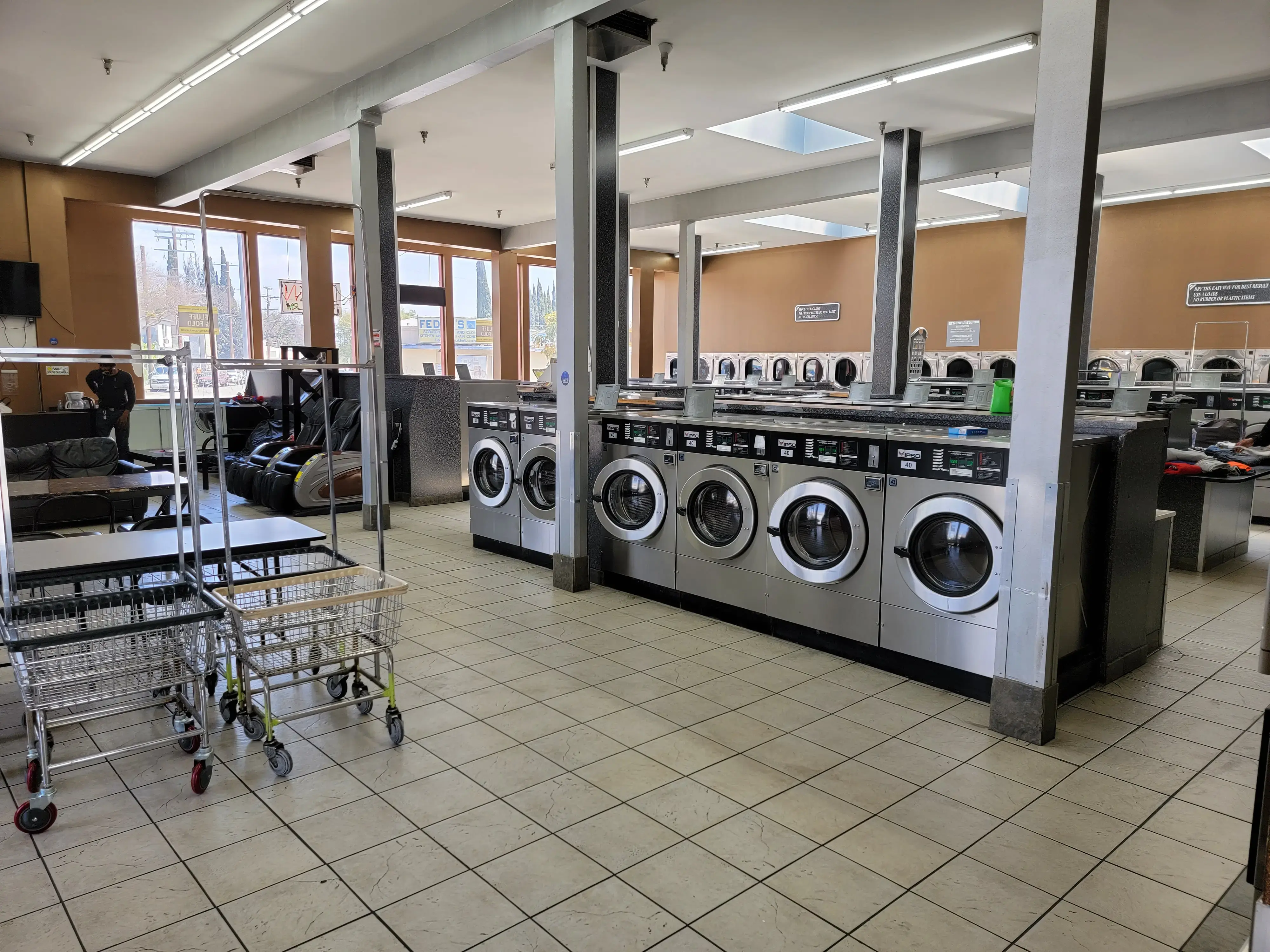 The Laundromat Of North Hollywood thumbnail 18