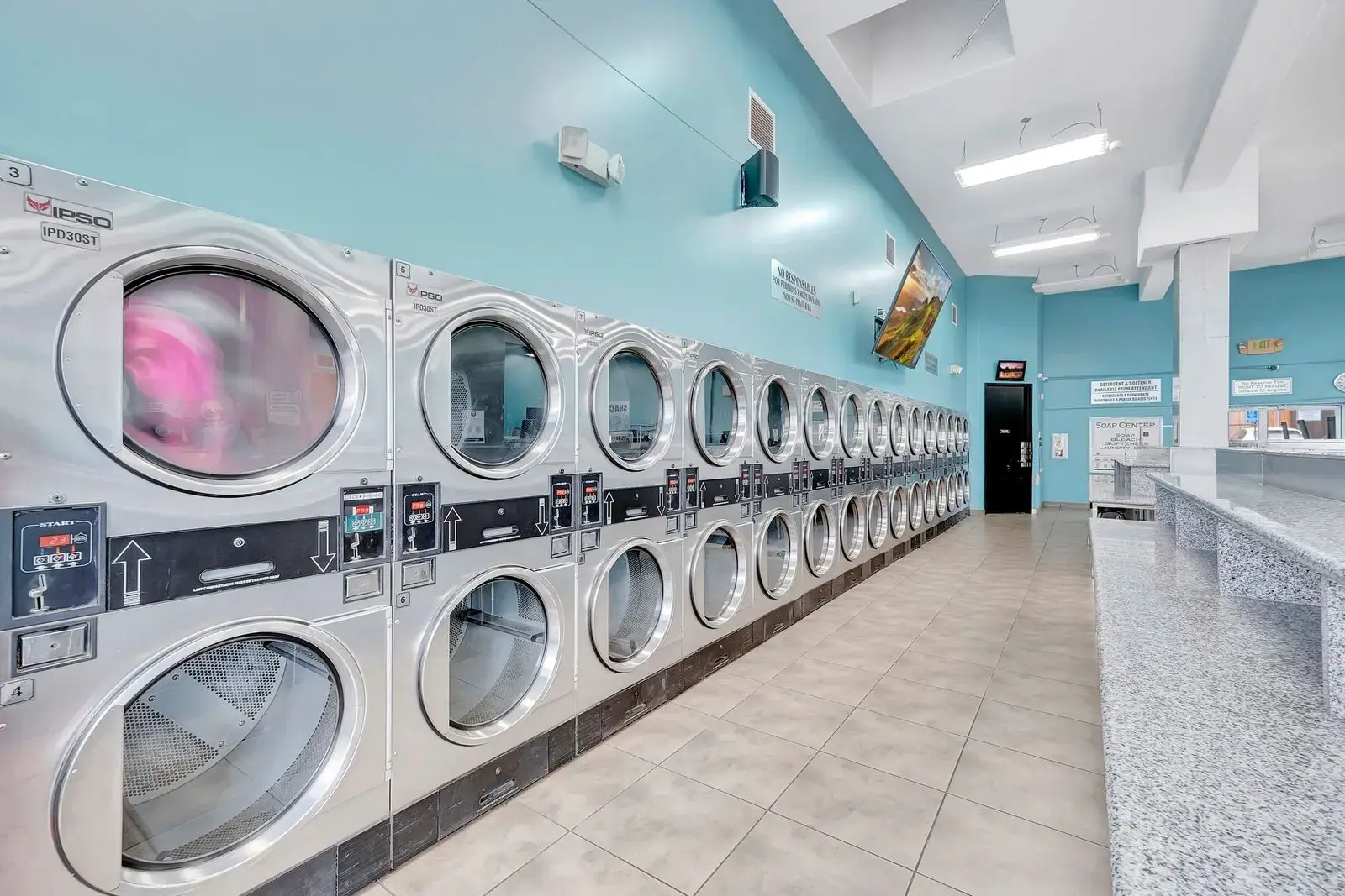 The Laundromat of San Pedro thumbnail 2