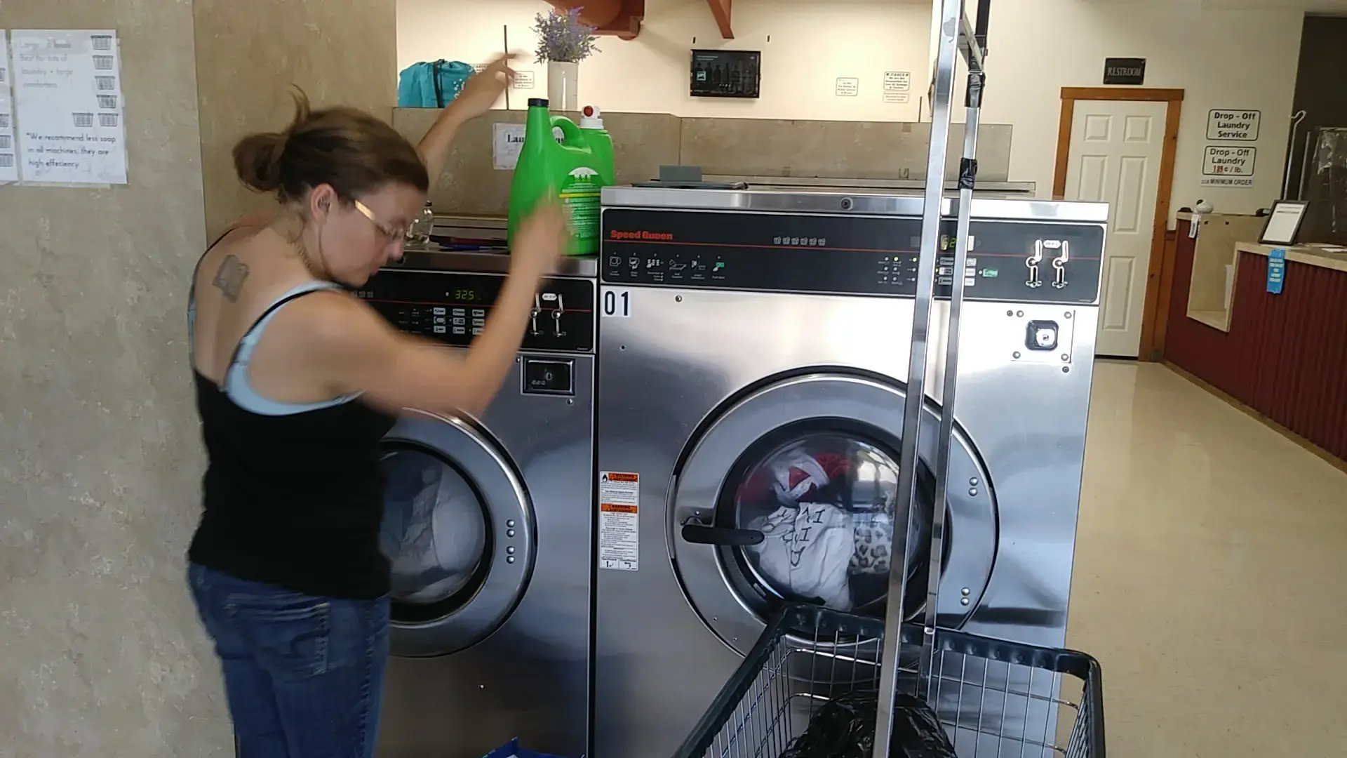 The Laundry Barn of Claremore | Drop off Laundry | Laundry Service | Laundromat thumbnail 7