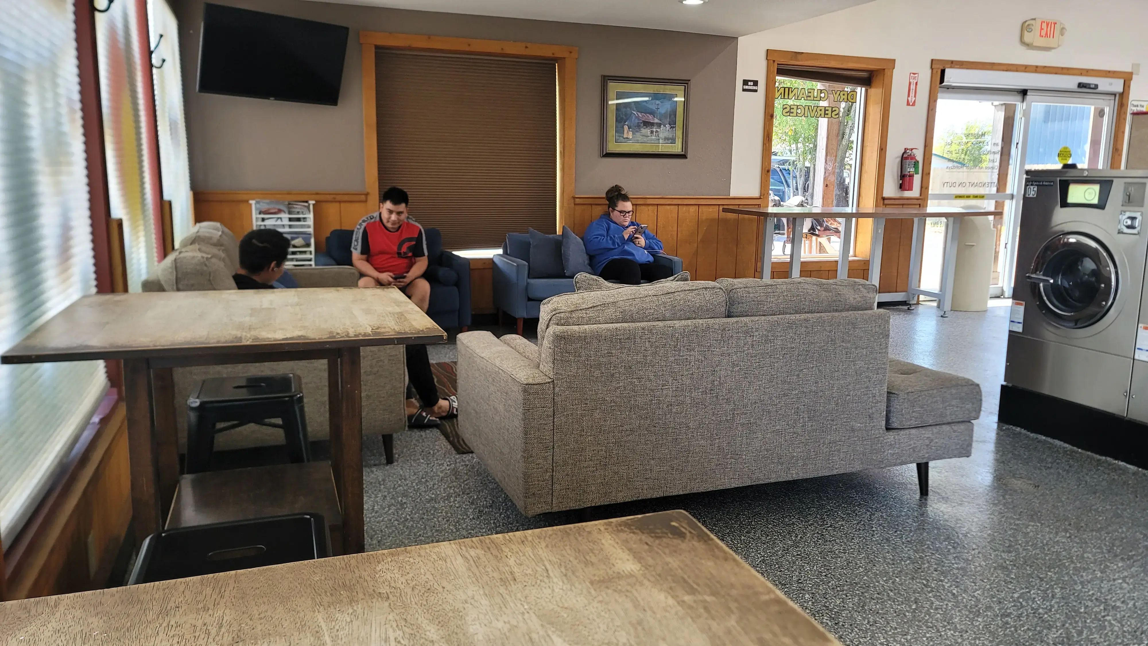 The Laundry Barn of Claremore | Drop off Laundry | Laundry Service | Laundromat - Image 8