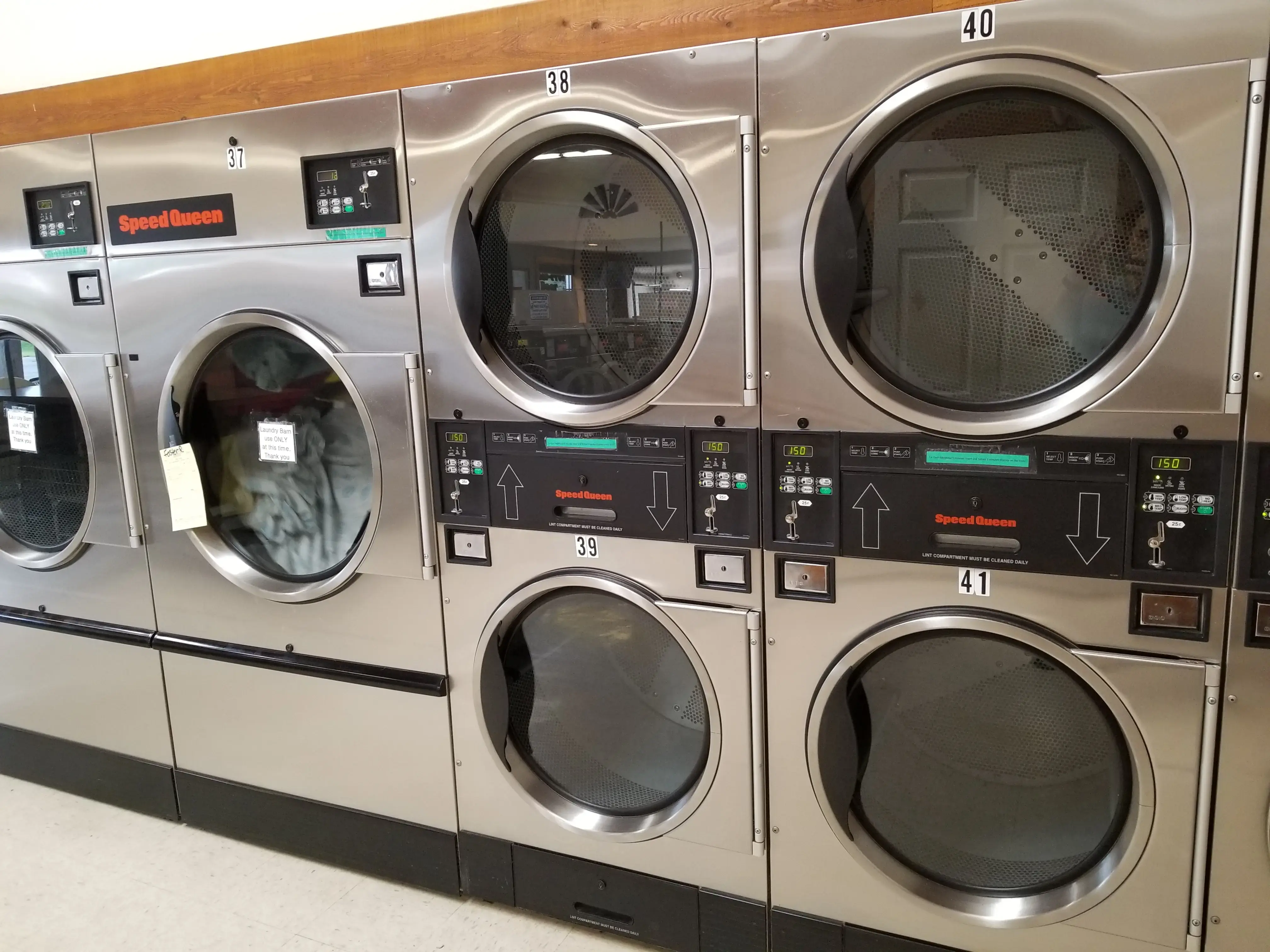 The Laundry Barn of Claremore | Drop off Laundry | Laundry Service | Laundromat - Image 14