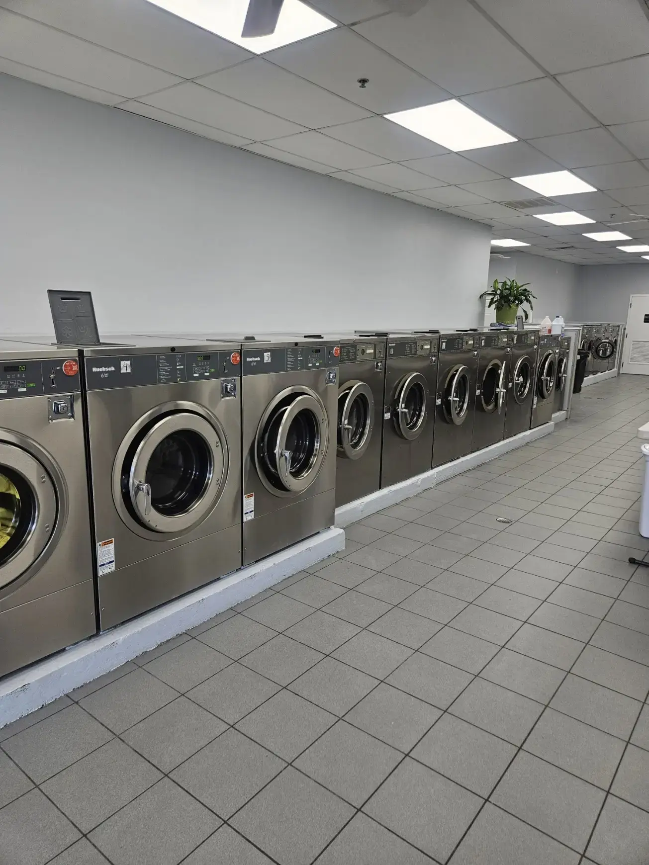 The Laundry Basket (Laundromat) thumbnail 10