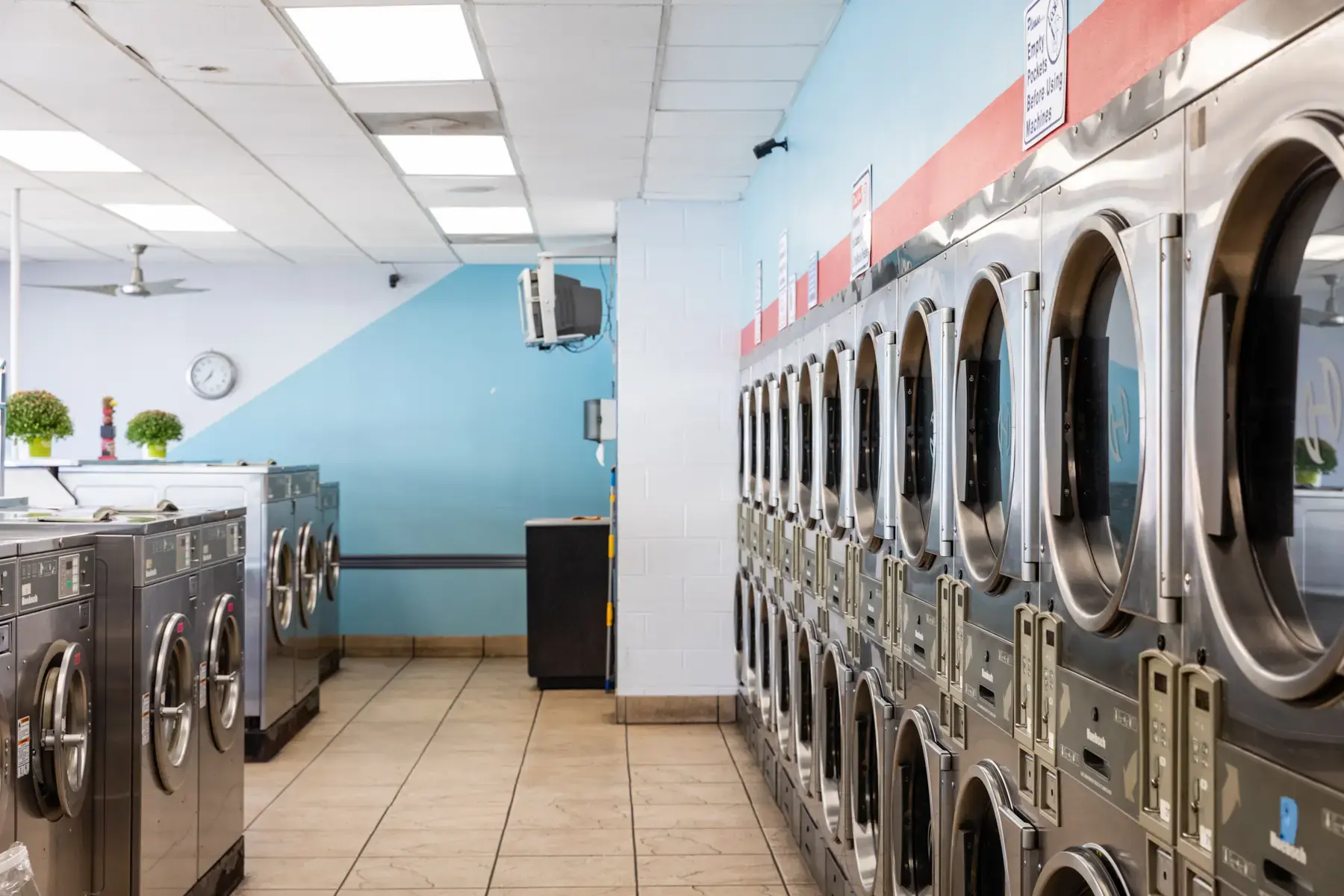 The Laundry Centers - East Hollowell Pkwy - Image 19