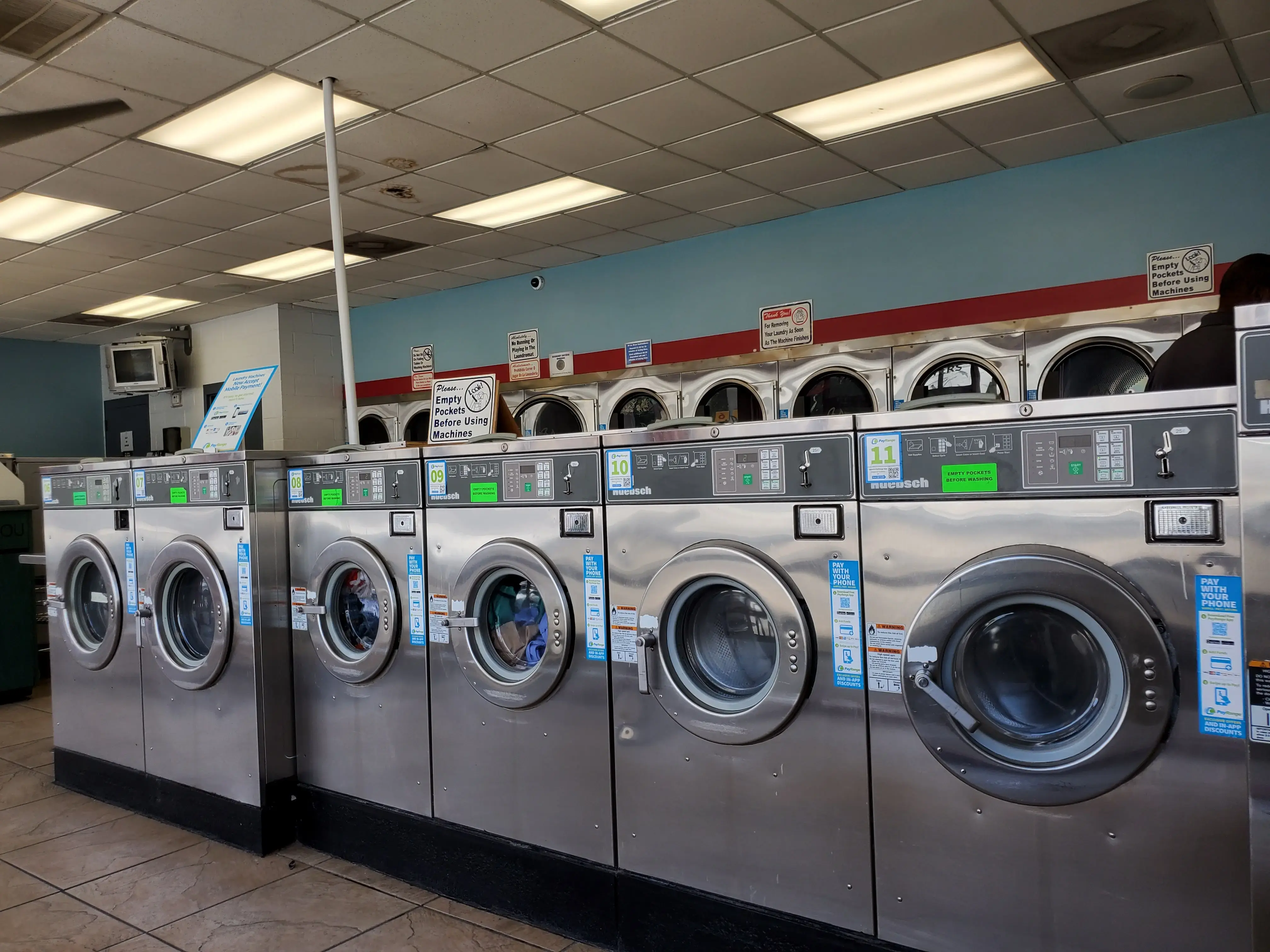 The Laundry Centers - East Hollowell Pkwy thumbnail 2