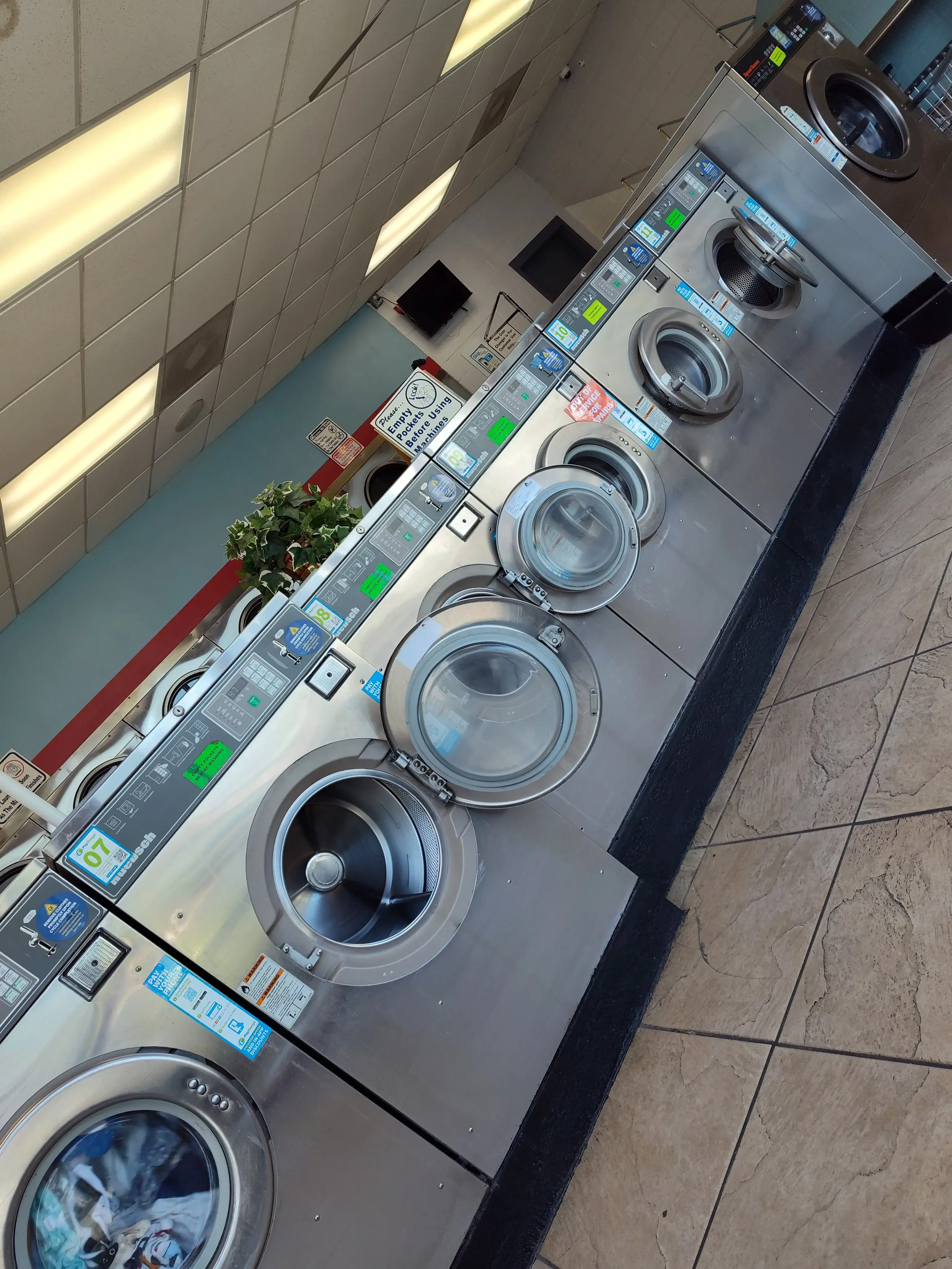 The Laundry Centers - East Hollowell Pkwy - Image 7