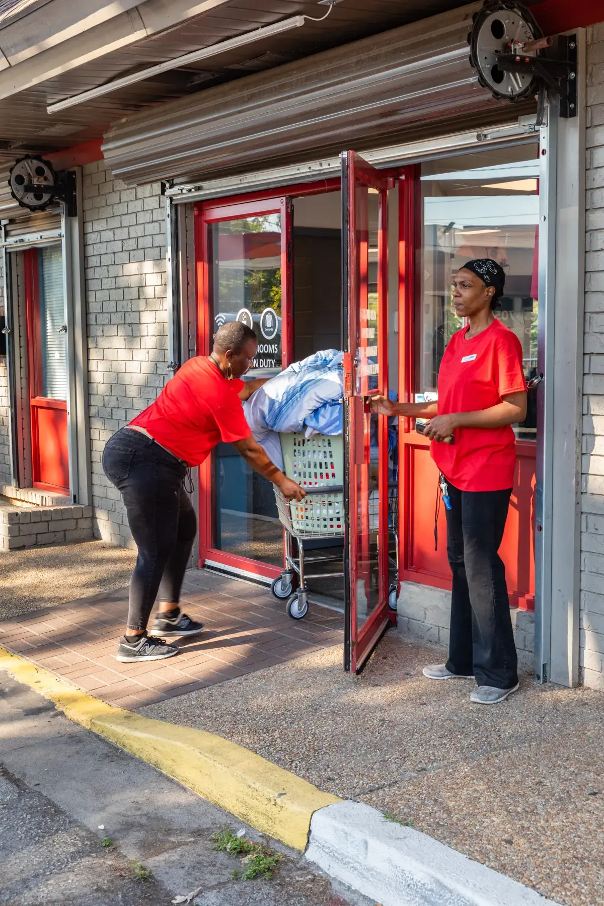 The Laundry Centers - West Hollowell Pkwy thumbnail 11