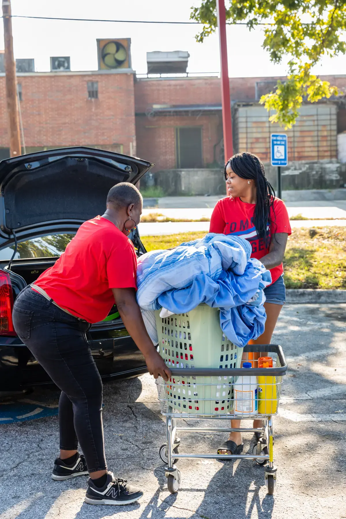 The Laundry Centers - West Hollowell Pkwy - Image 9