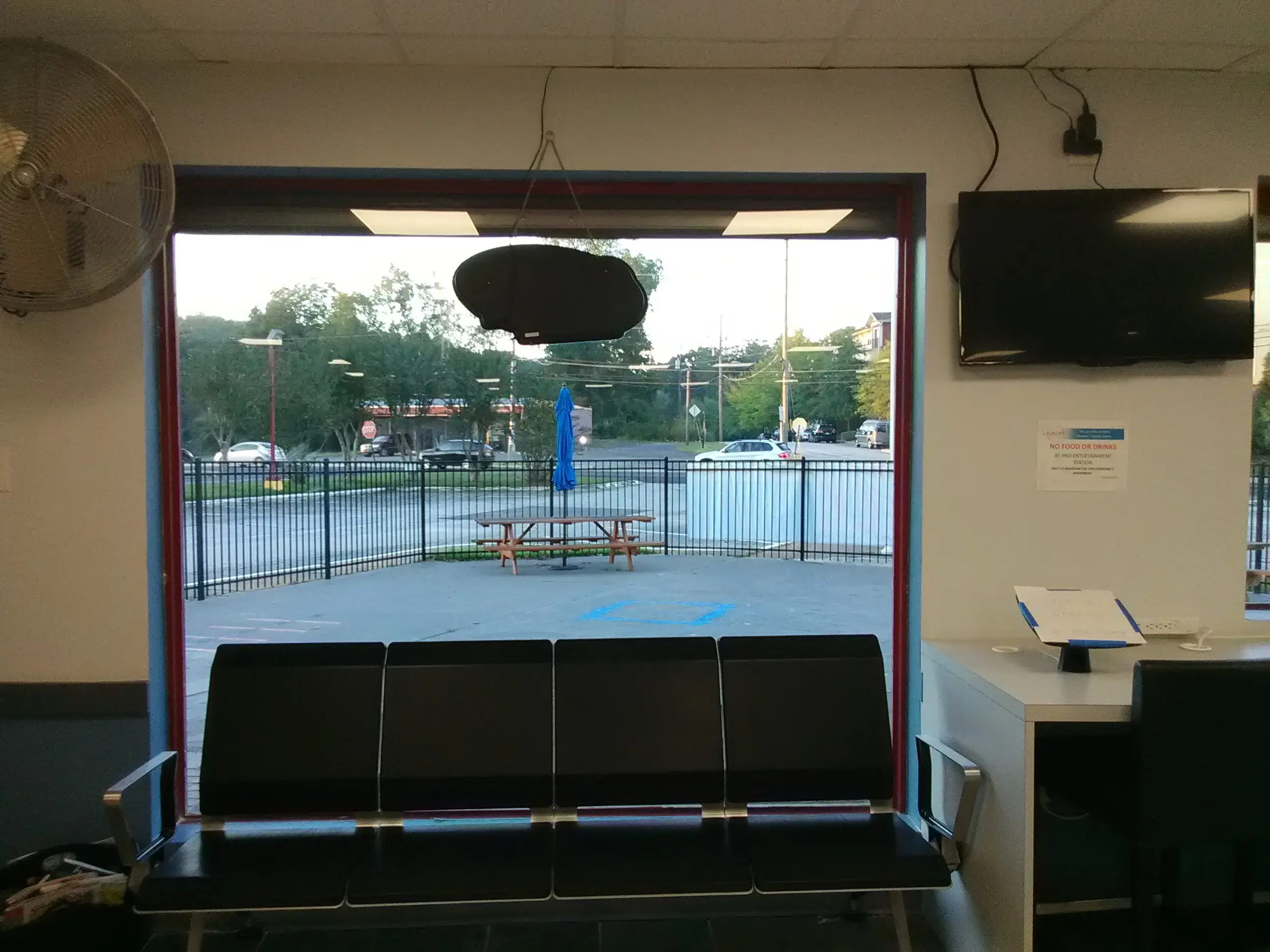 The Laundry Centers - West Hollowell Pkwy thumbnail 16