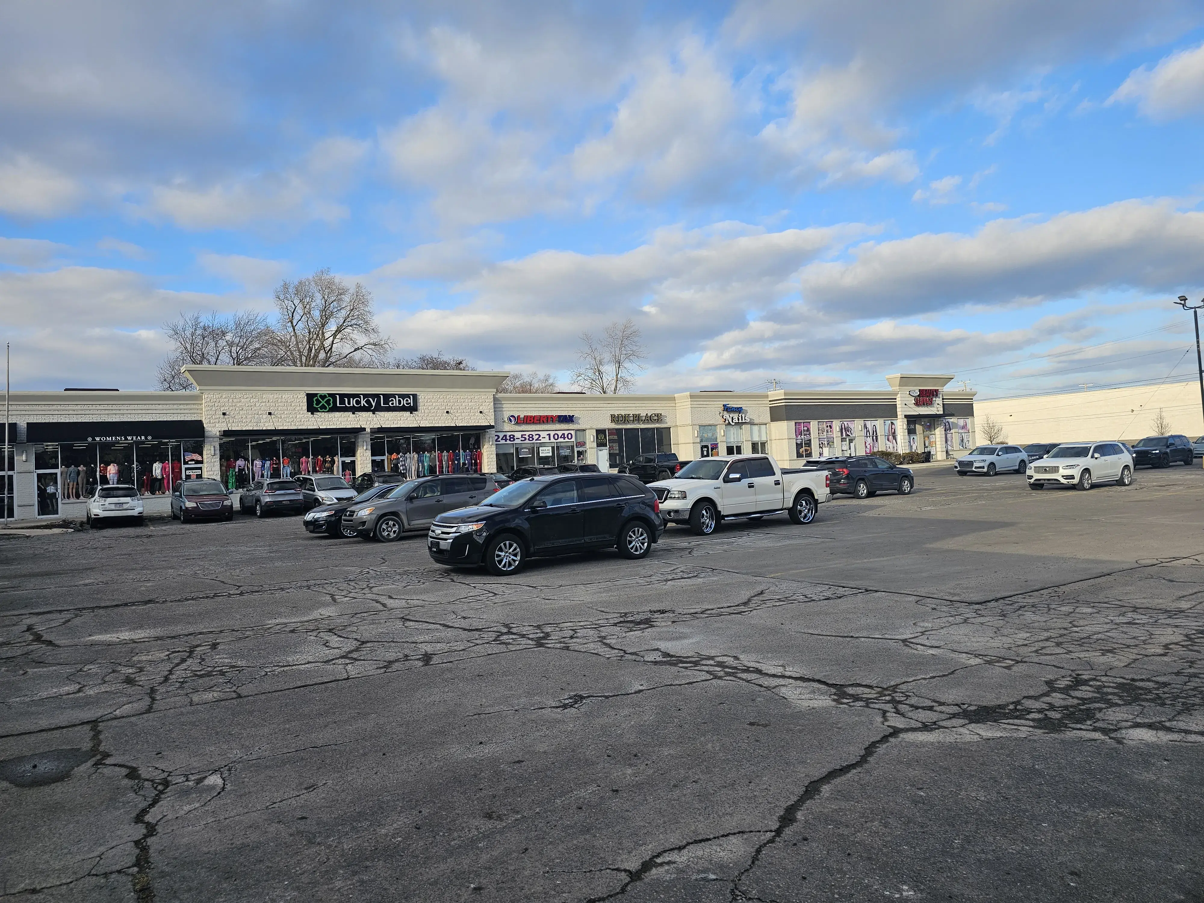 The Laundry Lounge - Image 20