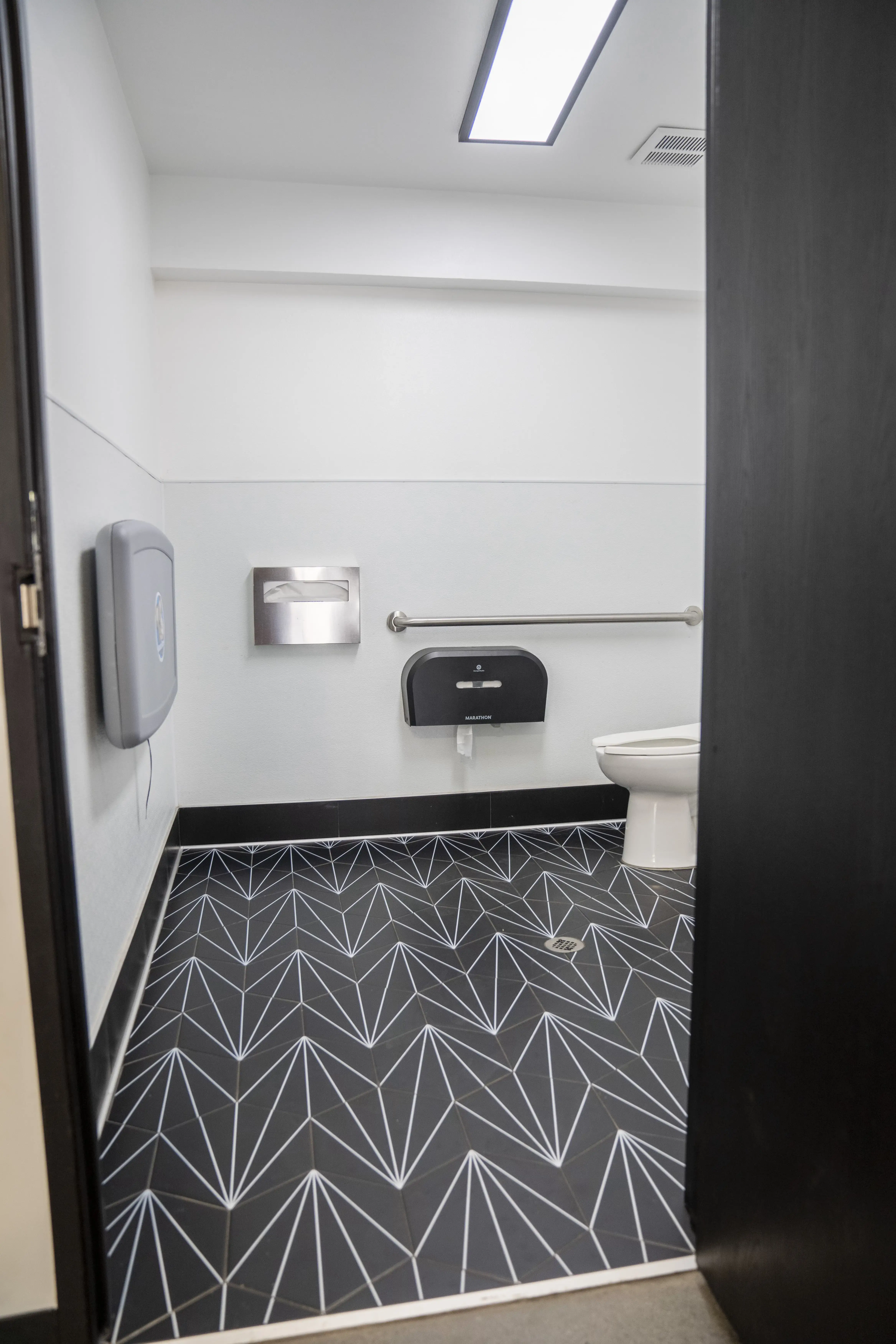 The Laundry Mat - Image 8