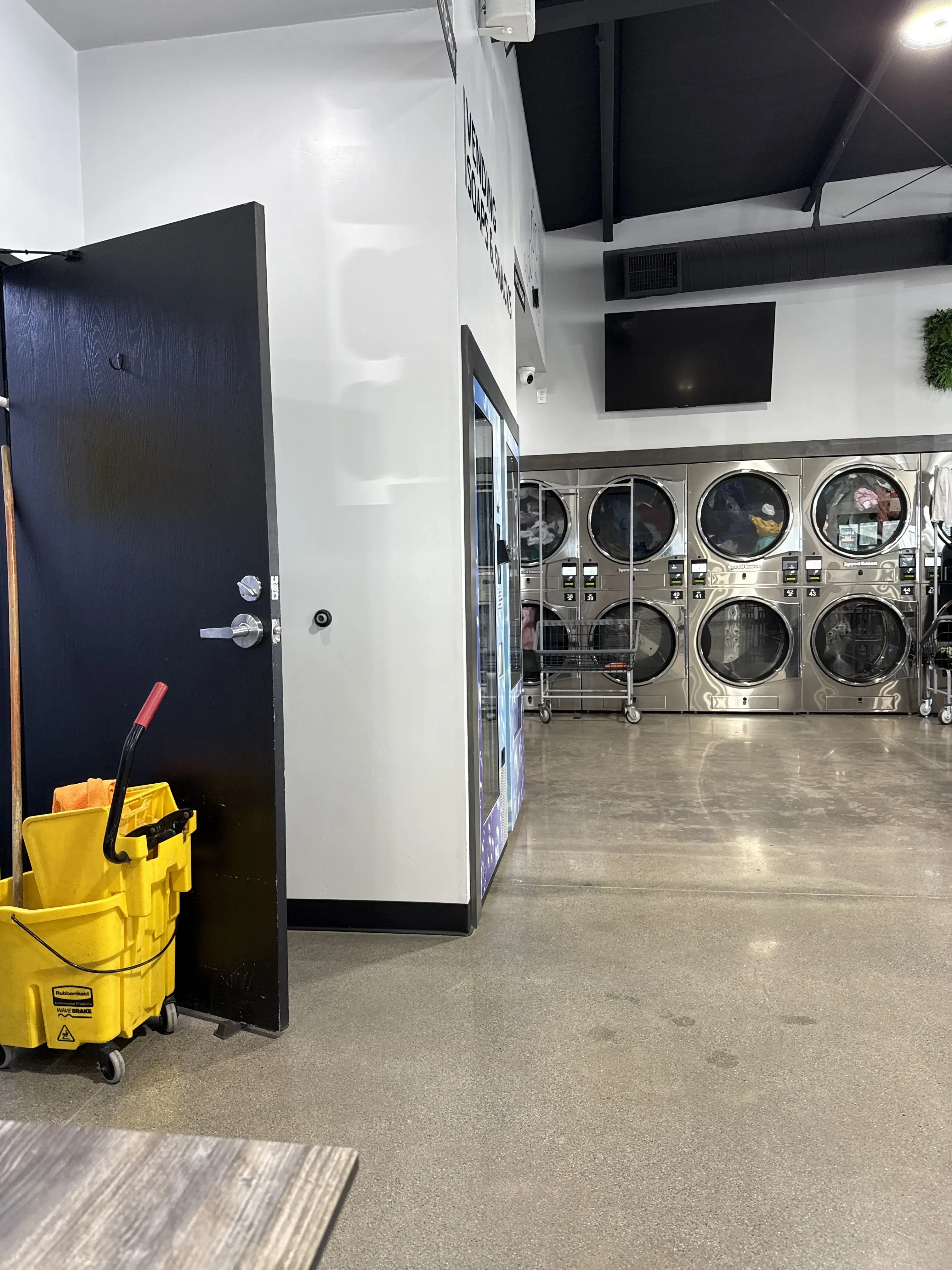 The Laundry Mat thumbnail 15