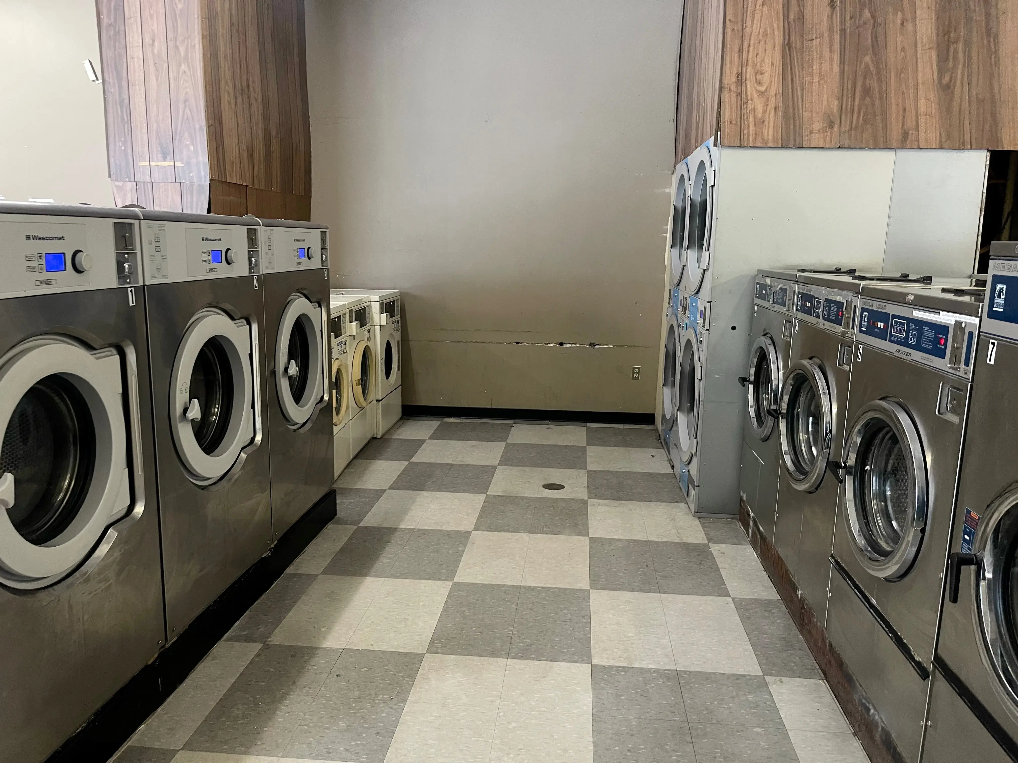 The Laundry Room - North thumbnail 2