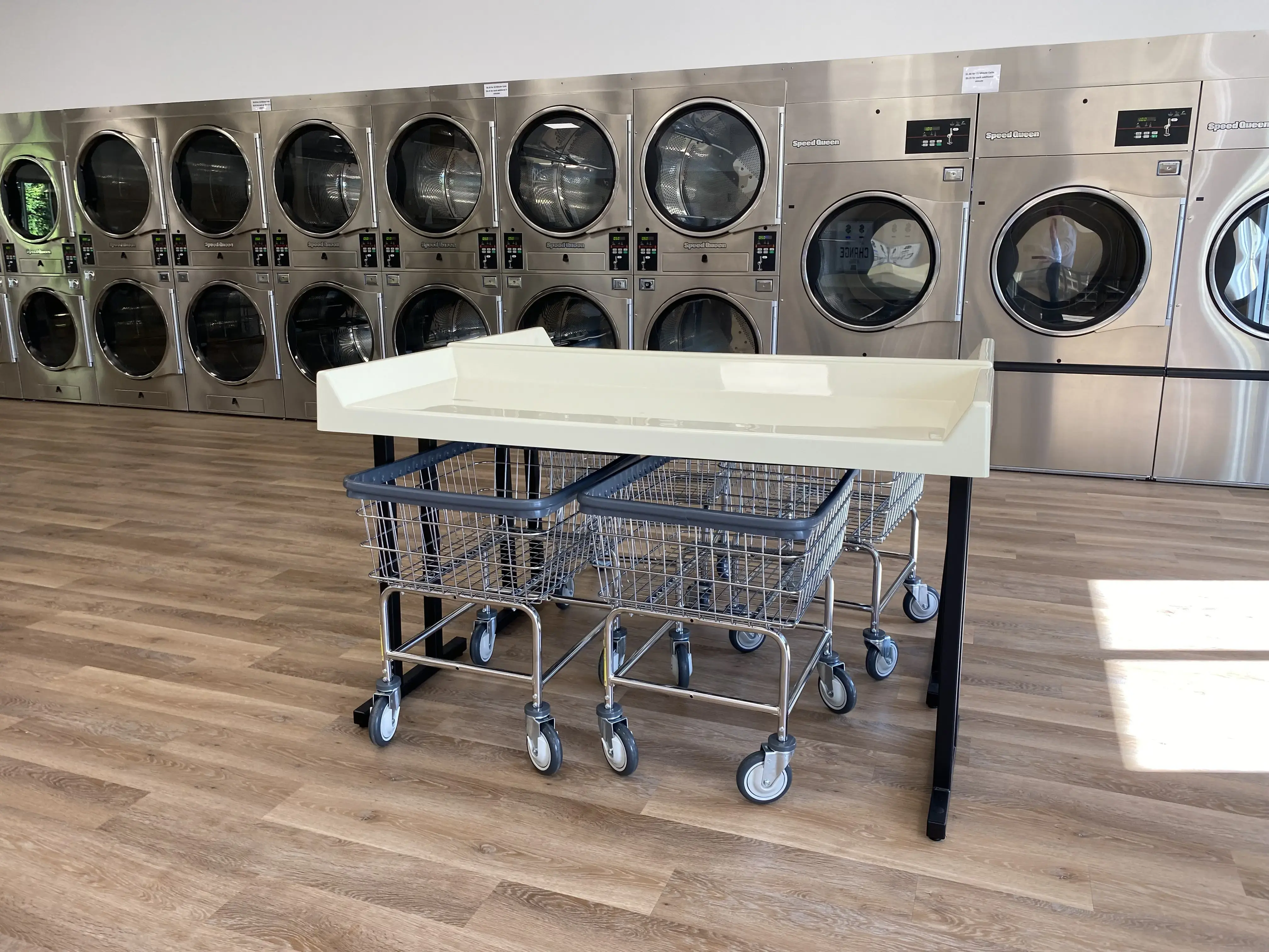 The Laundry Room Of Lake George thumbnail 10