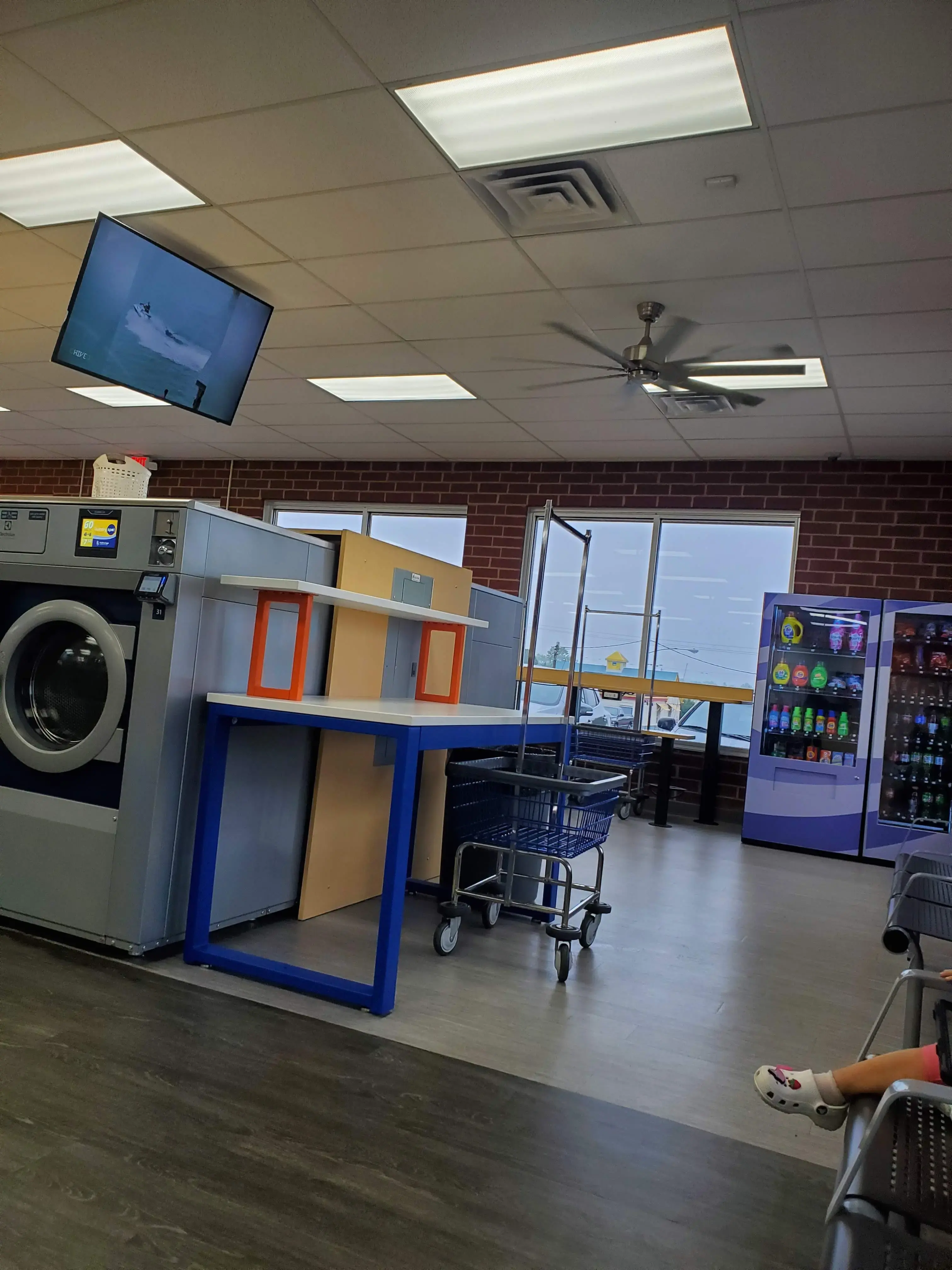 The Laundry Spot - Middletown on Lewis - Image 16