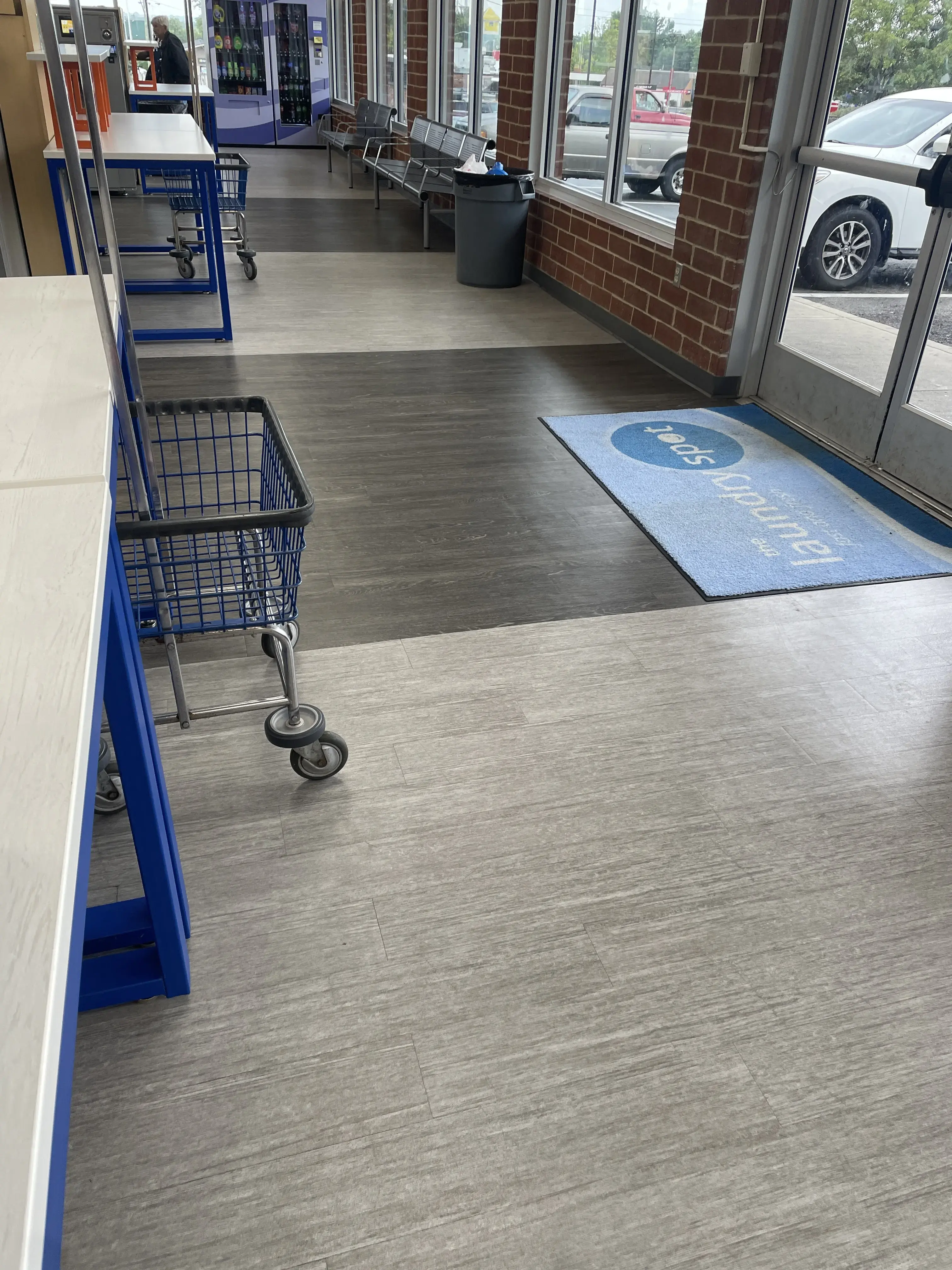 The Laundry Spot - Middletown on Lewis - Image 11