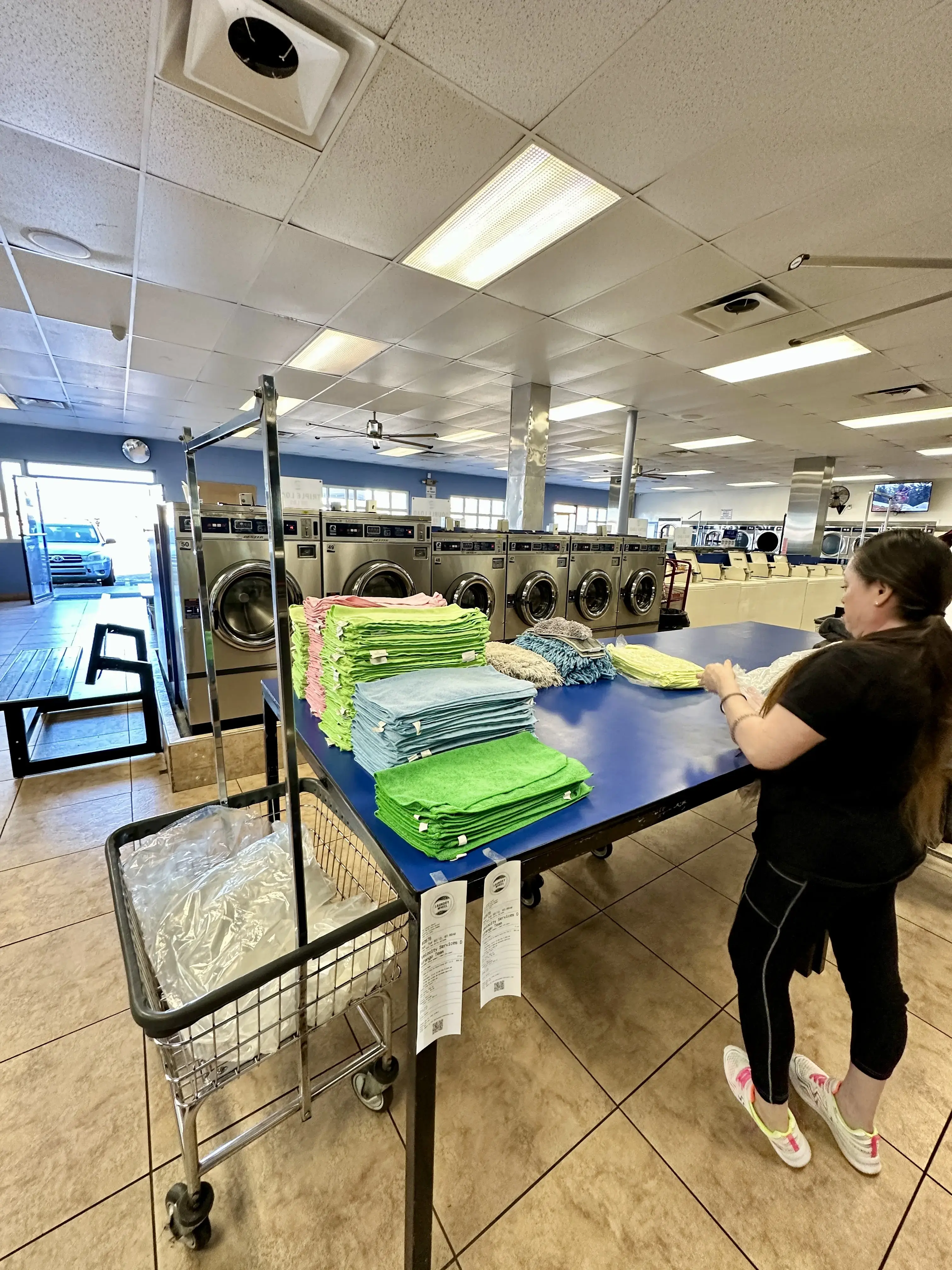 The Laundry Wheel Phoenix Coin Laundromat & Wash and Fold- Phoenix, AZ thumbnail 5
