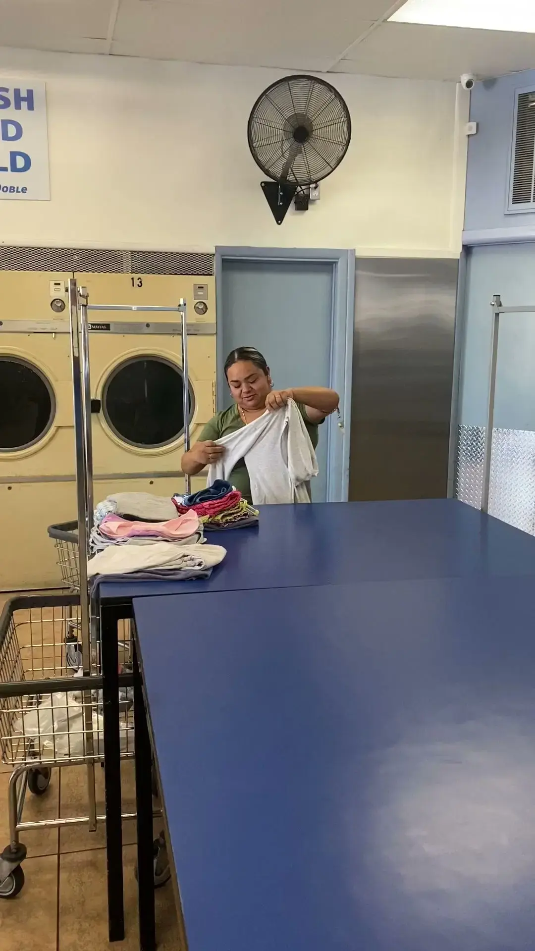 The Laundry Wheel Phoenix Coin Laundromat & Wash and Fold- Phoenix, AZ thumbnail 2