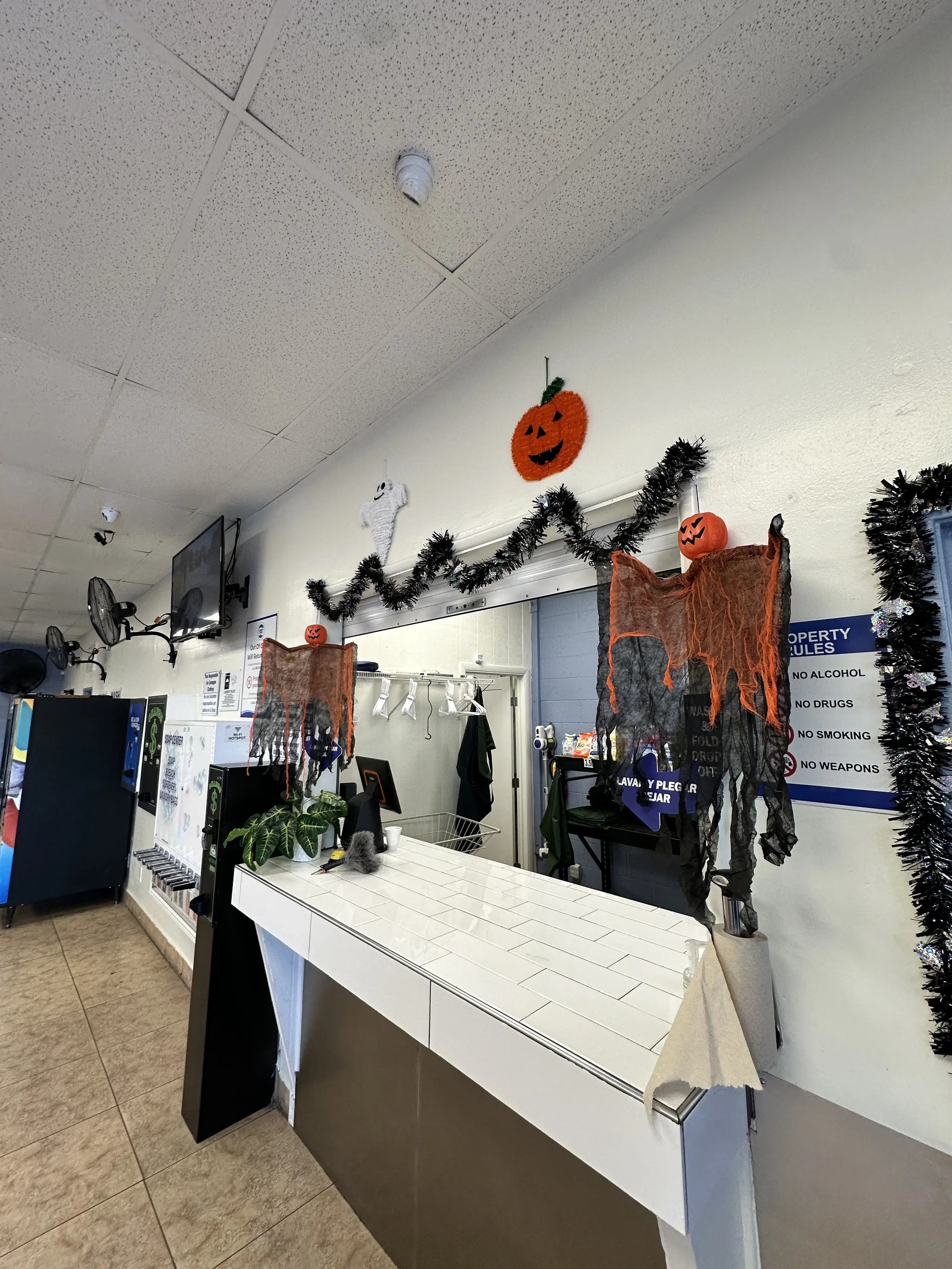 The Laundry Wheel Phoenix Coin Laundromat & Wash and Fold- Phoenix, AZ thumbnail 12