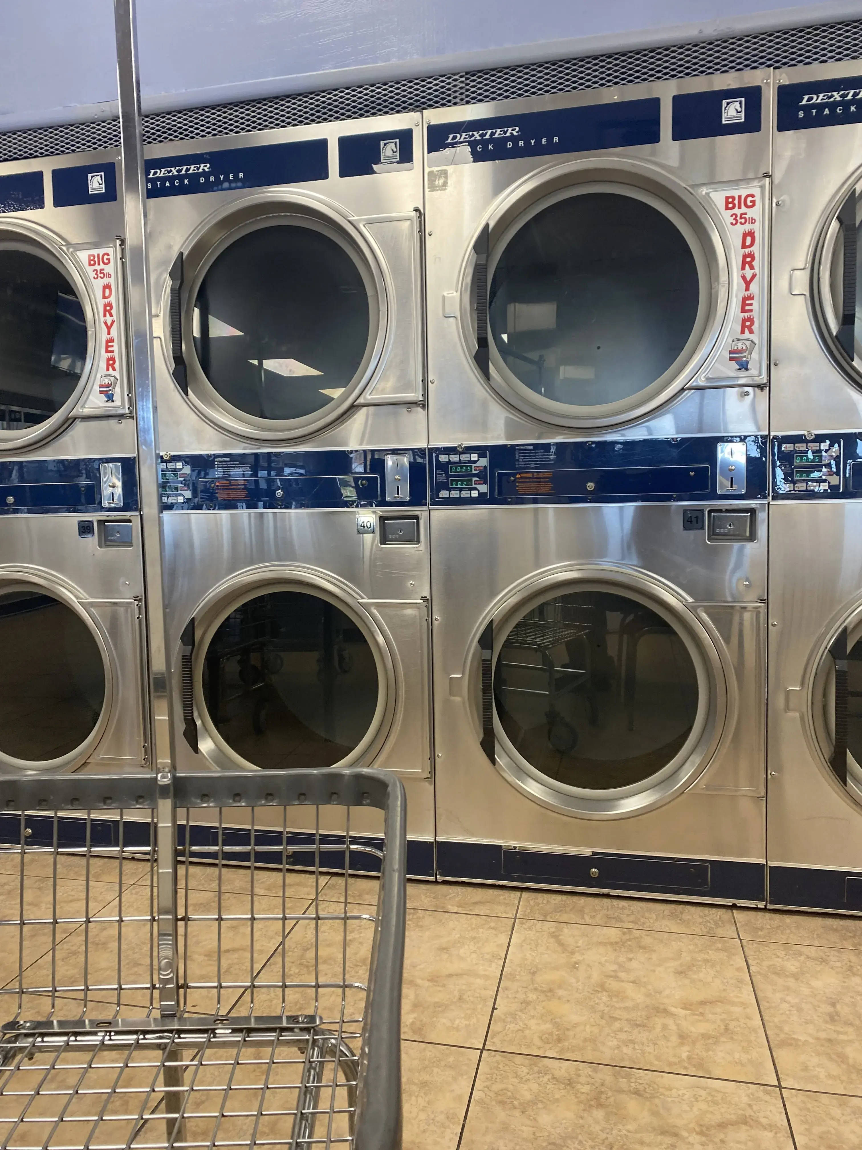 The Laundry Wheel Phoenix Coin Laundromat & Wash and Fold- Phoenix, AZ thumbnail 10