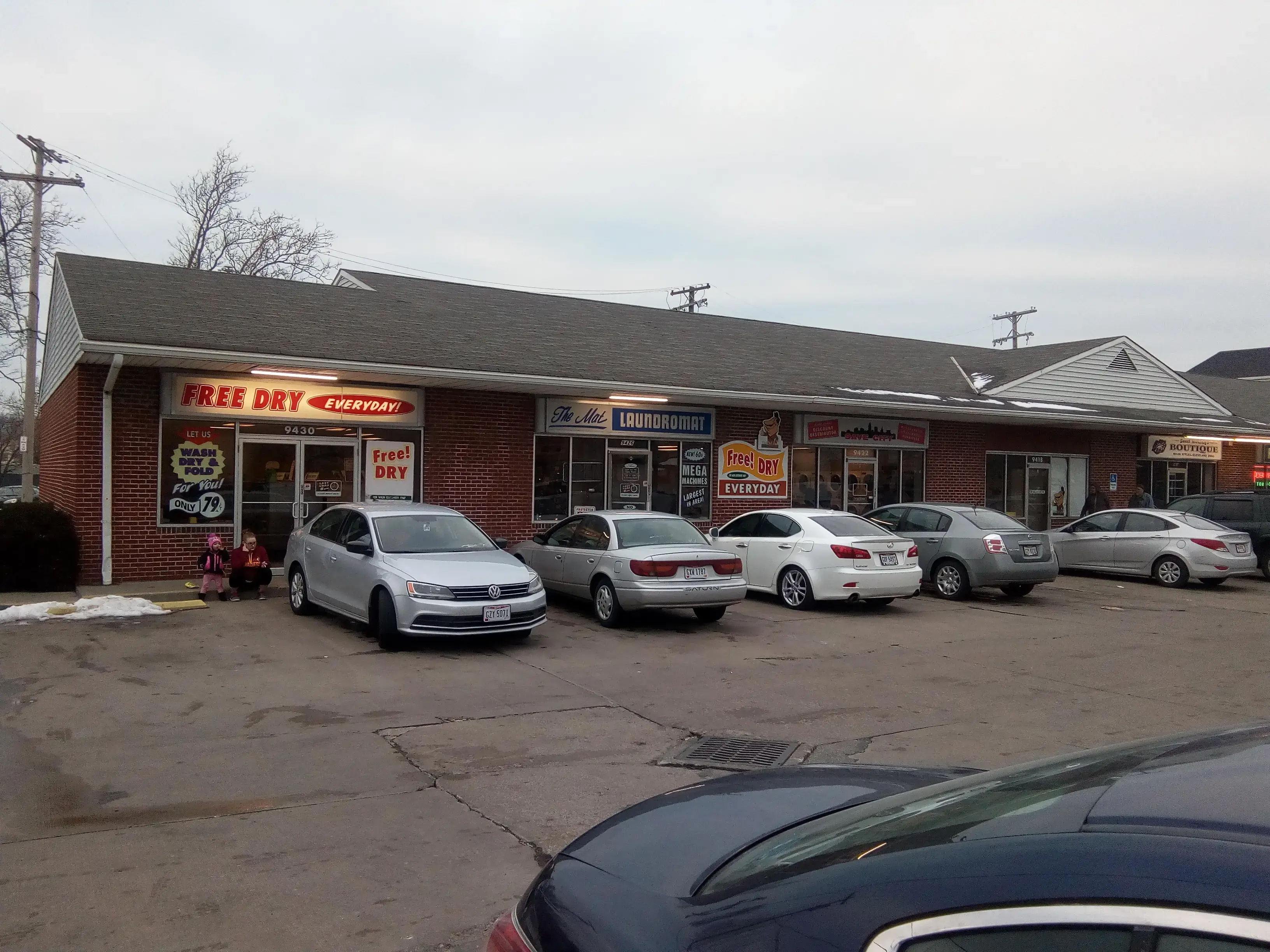 The Mat Laundromat Free Dry Center and Commercial Laundry thumbnail 4