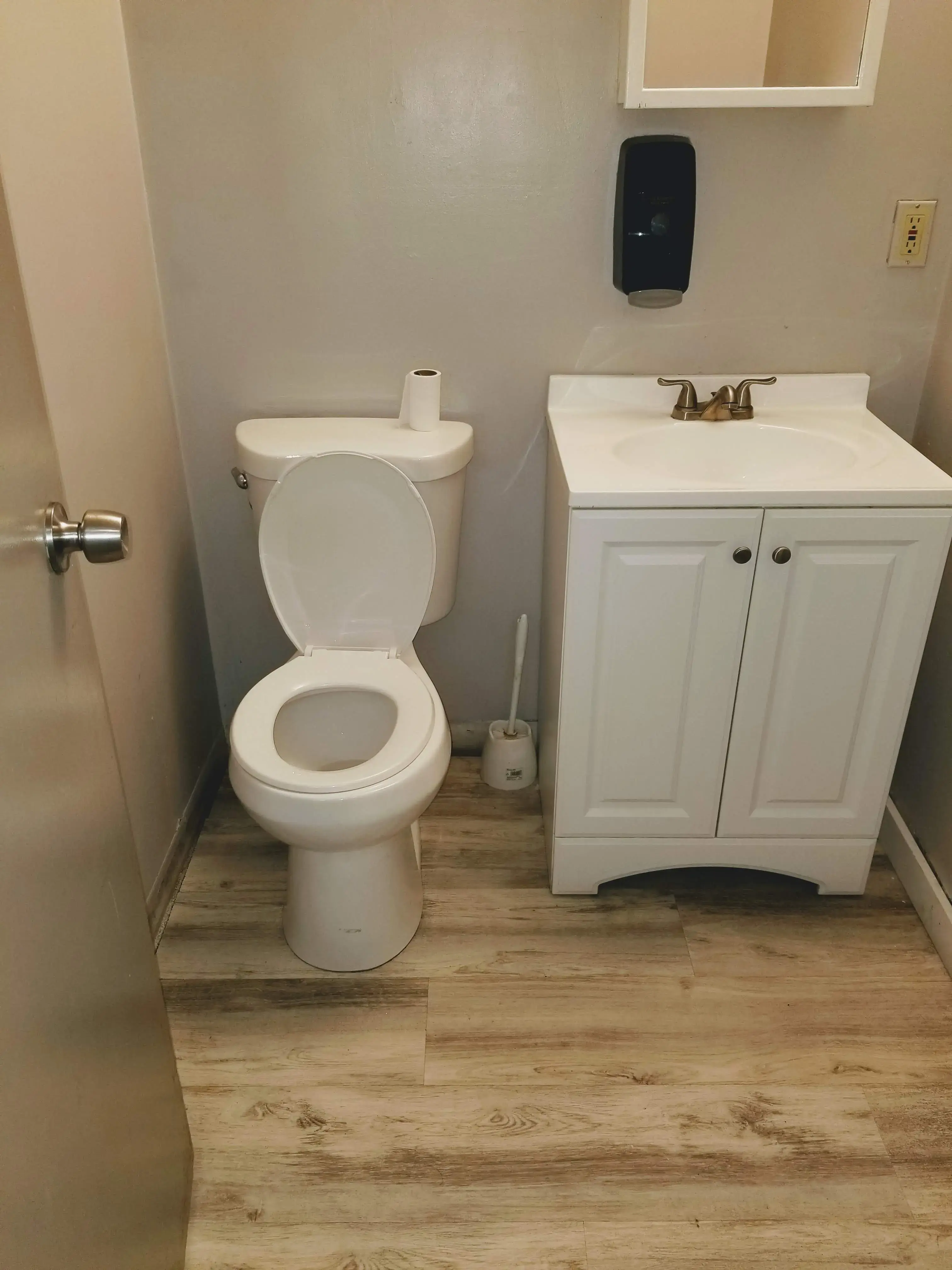 The Mat Laundromat Free Dry Center and Commercial Laundry thumbnail 5