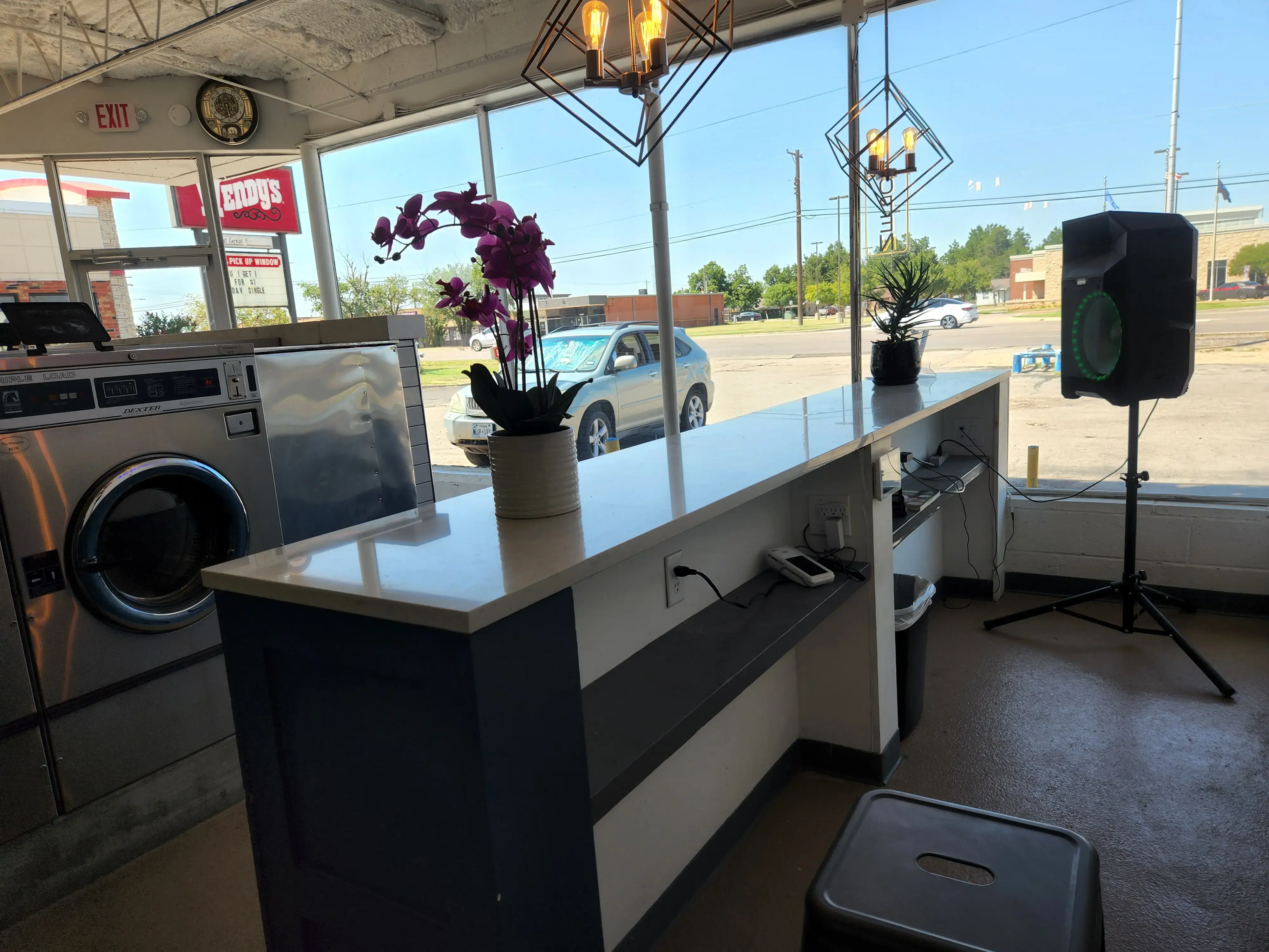 The Maverick Laundromat - Image 14