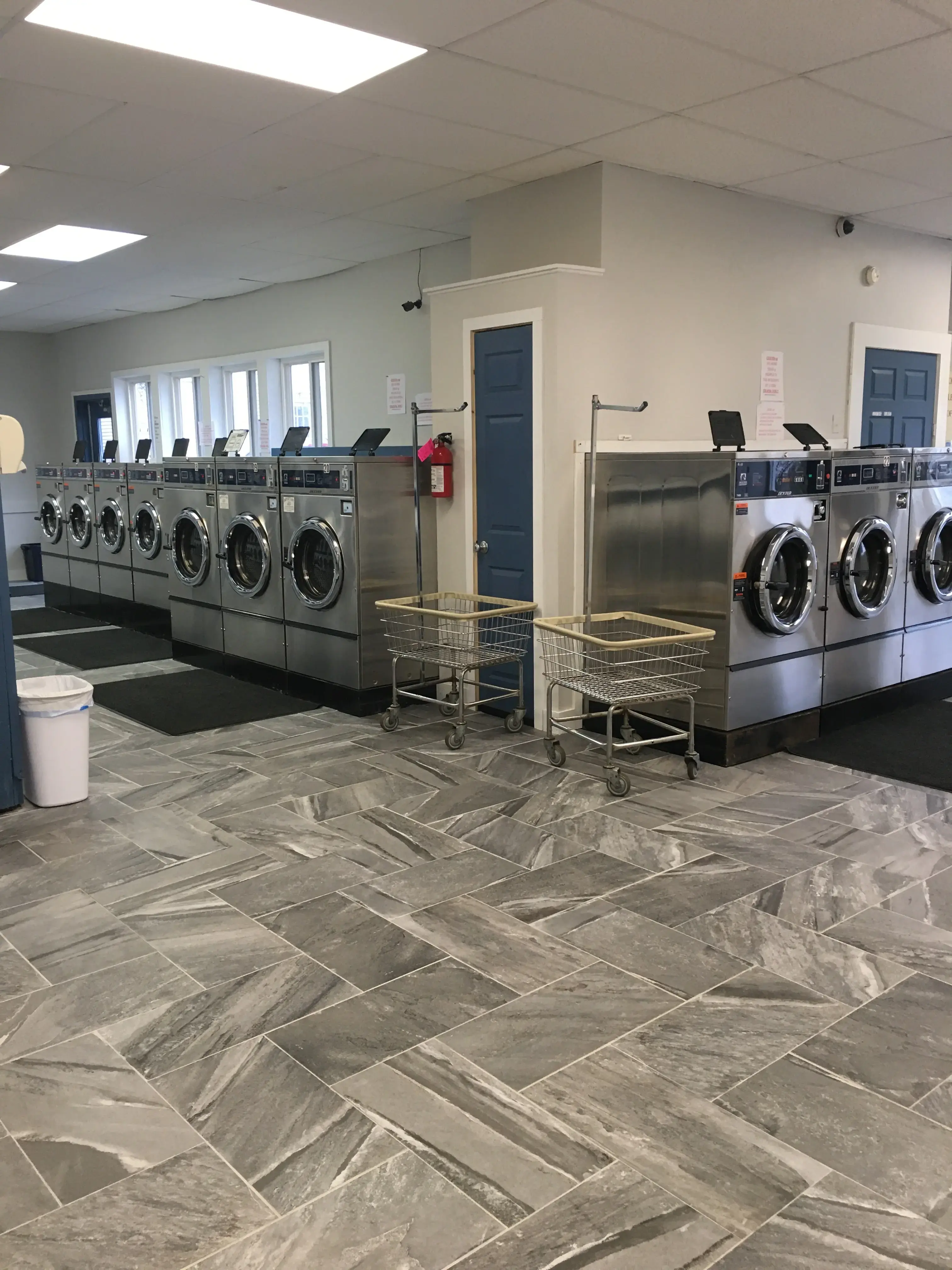 The Neighborhood Laundromat - Image 2