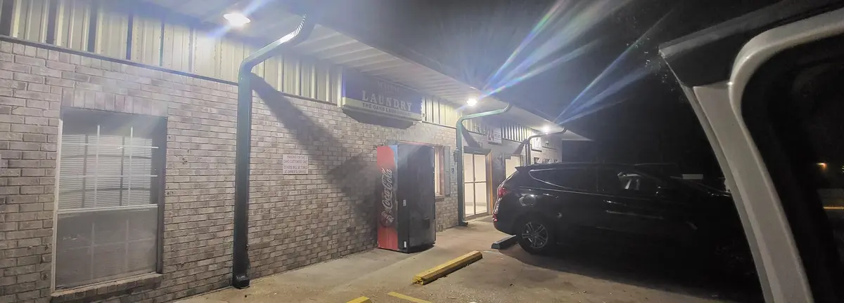 The Oaks Laundry Center - Image 16