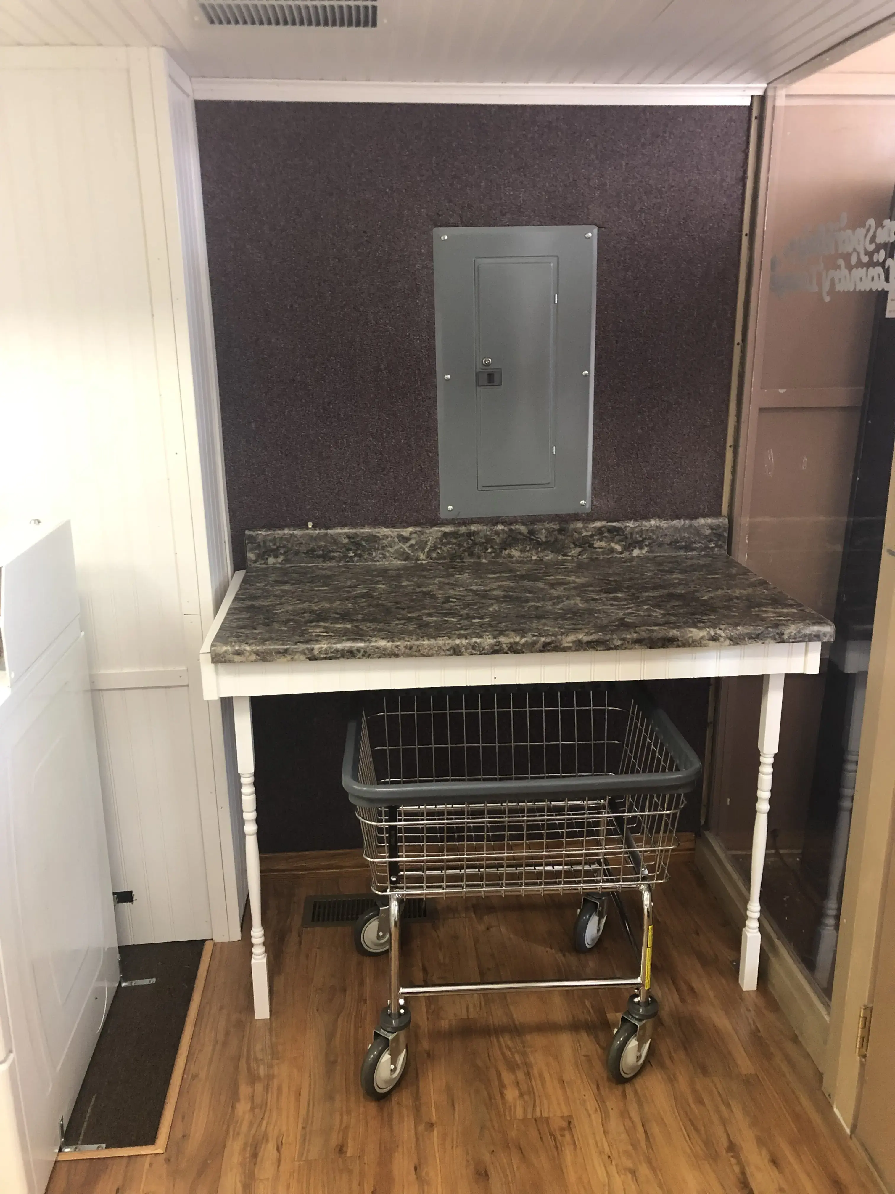 The Sparkling Laundry Lounge - Image 5