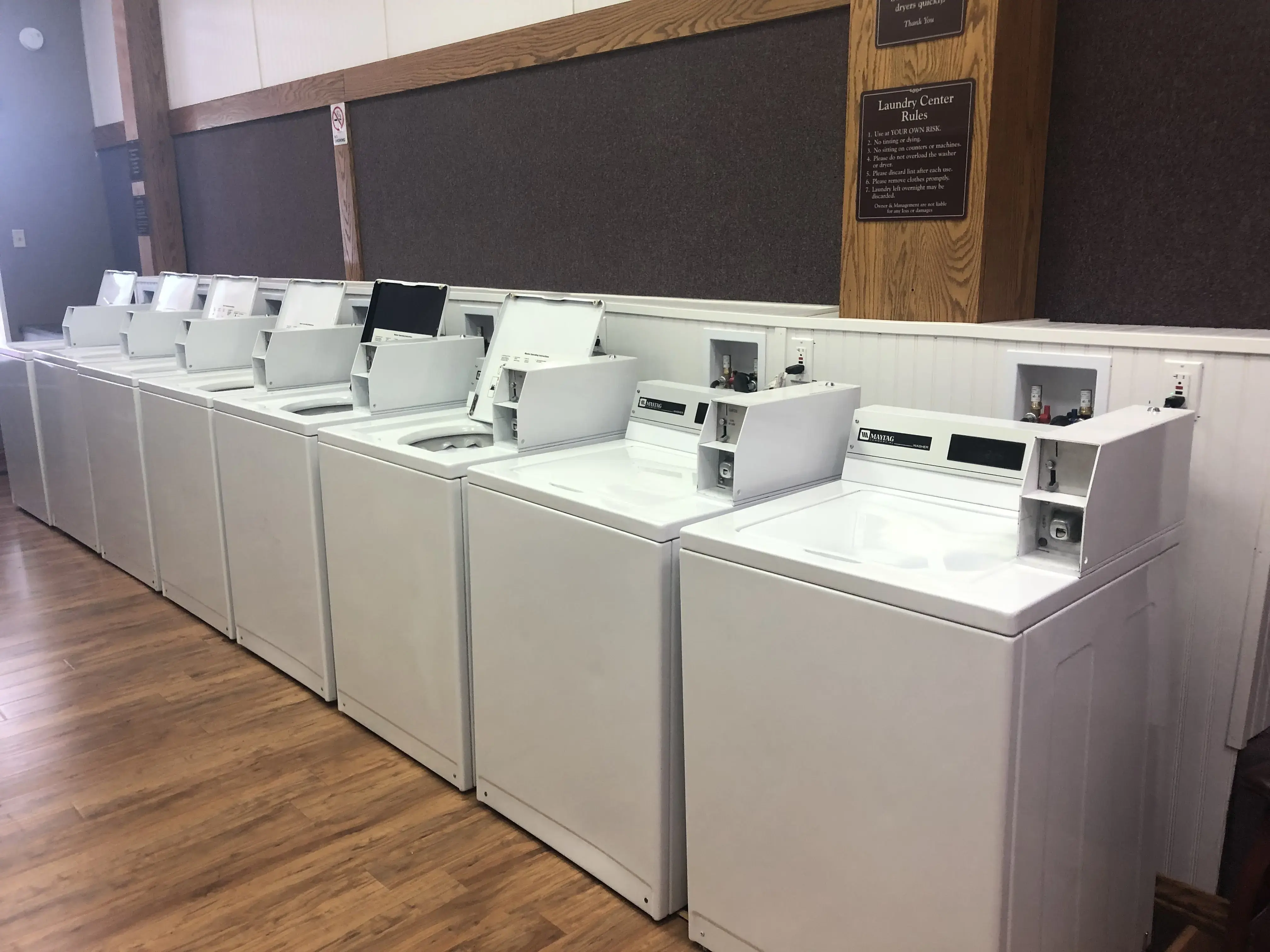 The Sparkling Laundry Lounge - Image 2