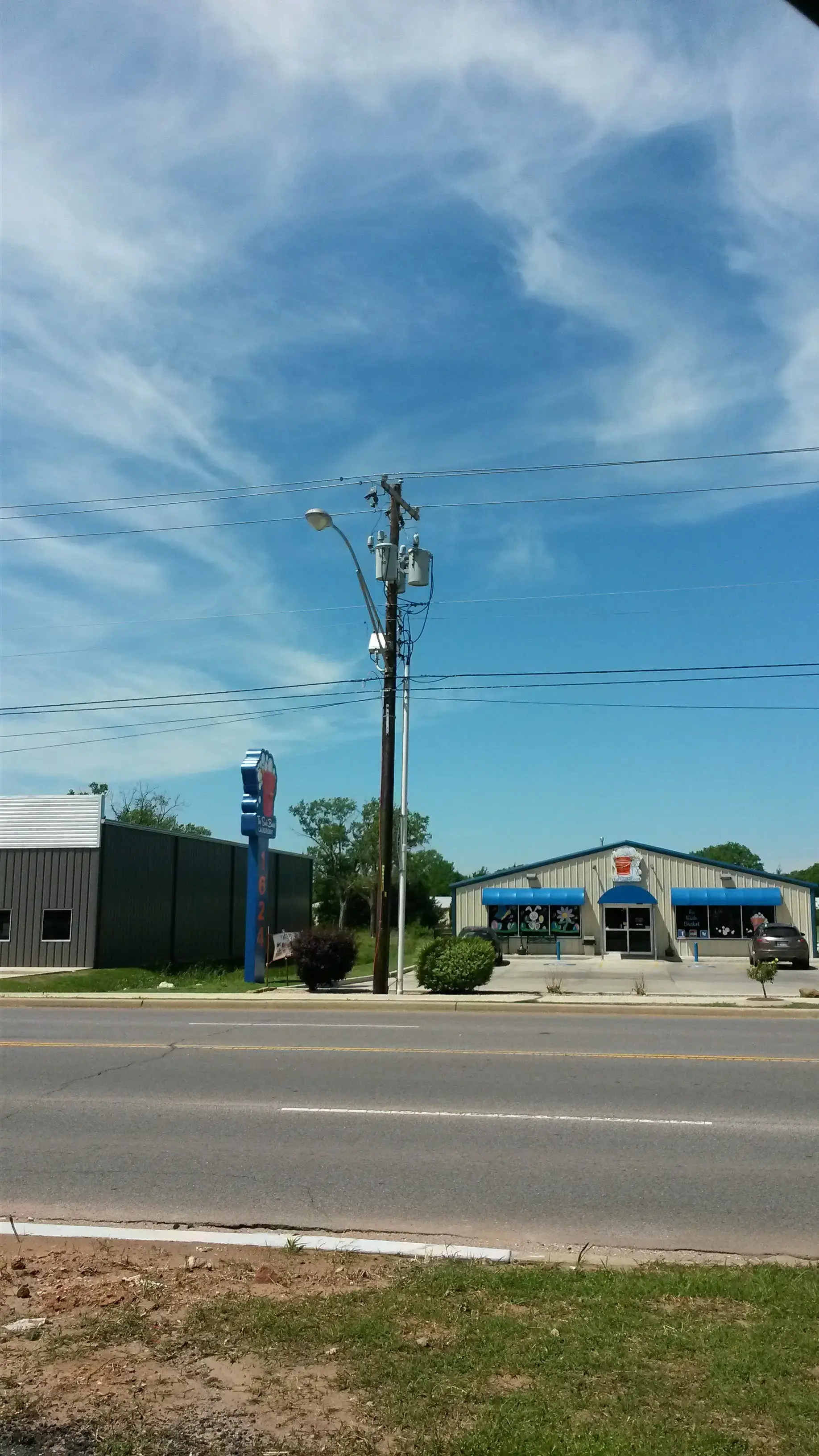 The Suds Bucket on Harrison Street - Image 17