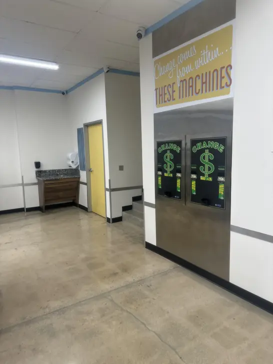 The Sunset Laundry - Image 11