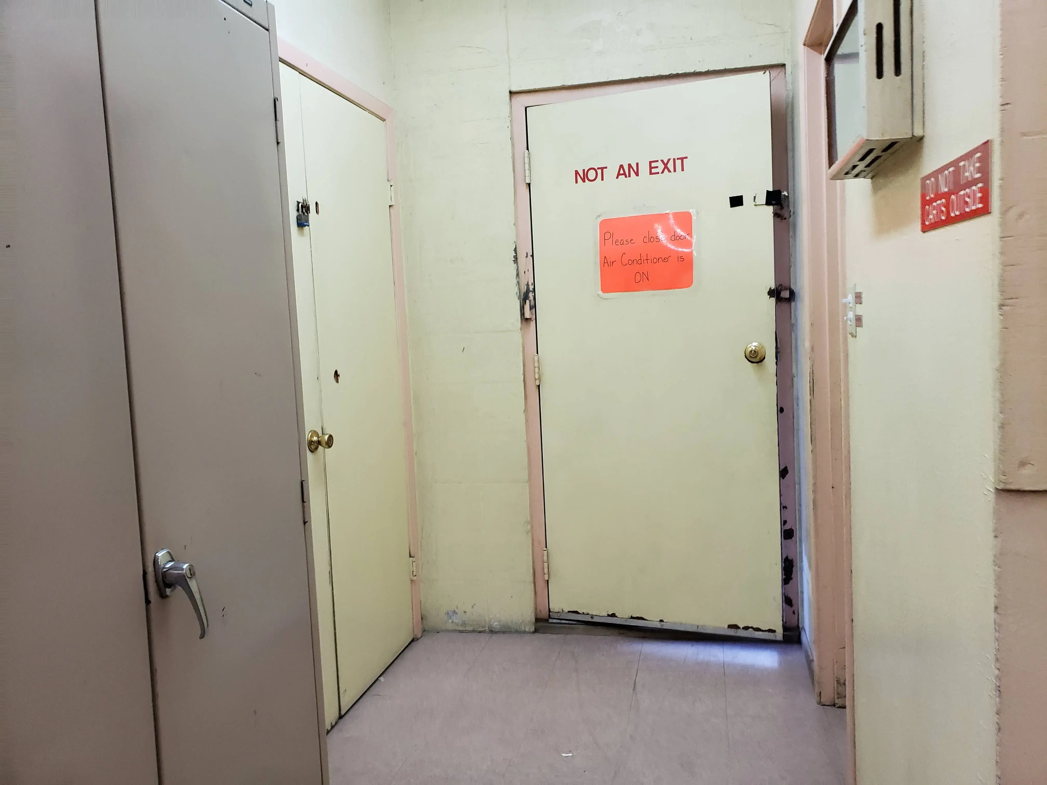 The Village Coin Laundromat thumbnail 10