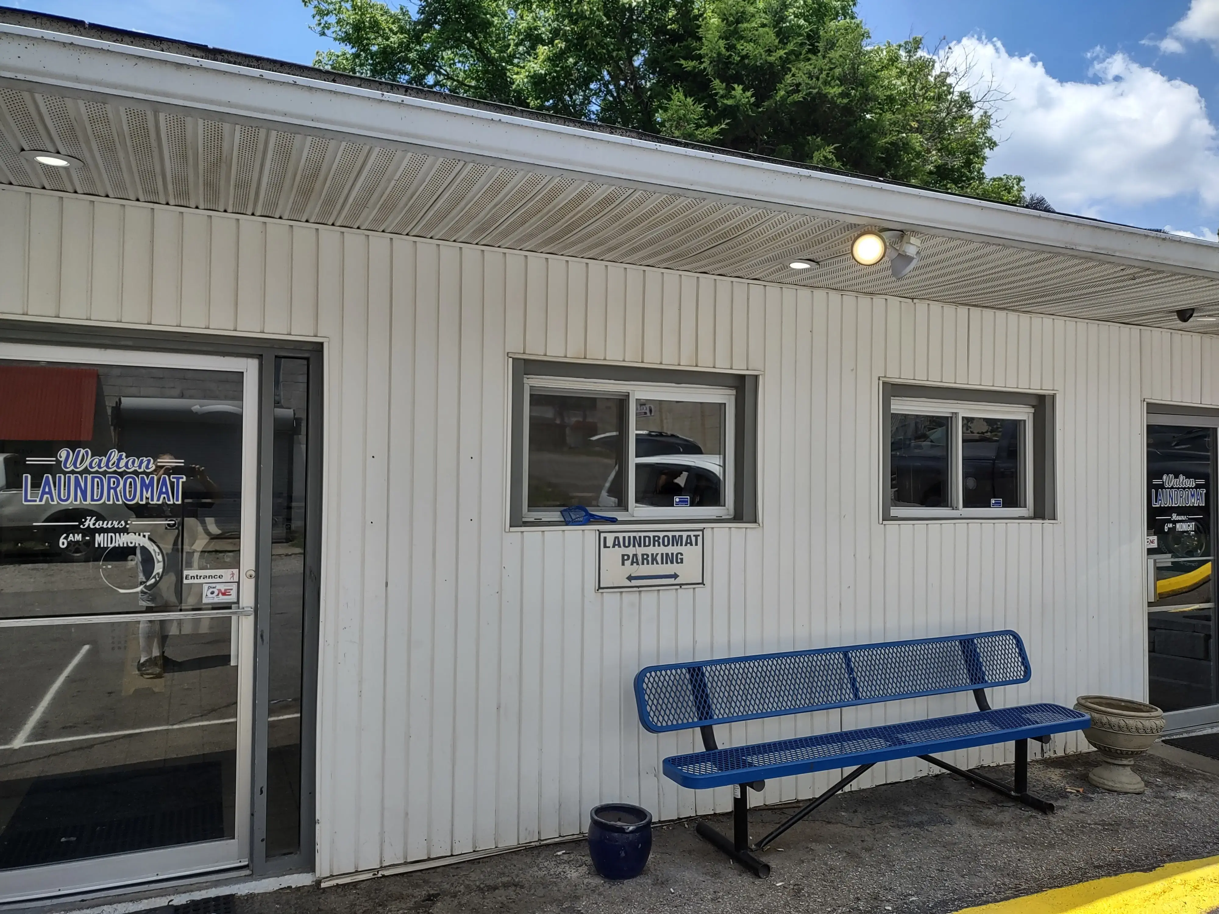 The Walton Laundromat thumbnail 3