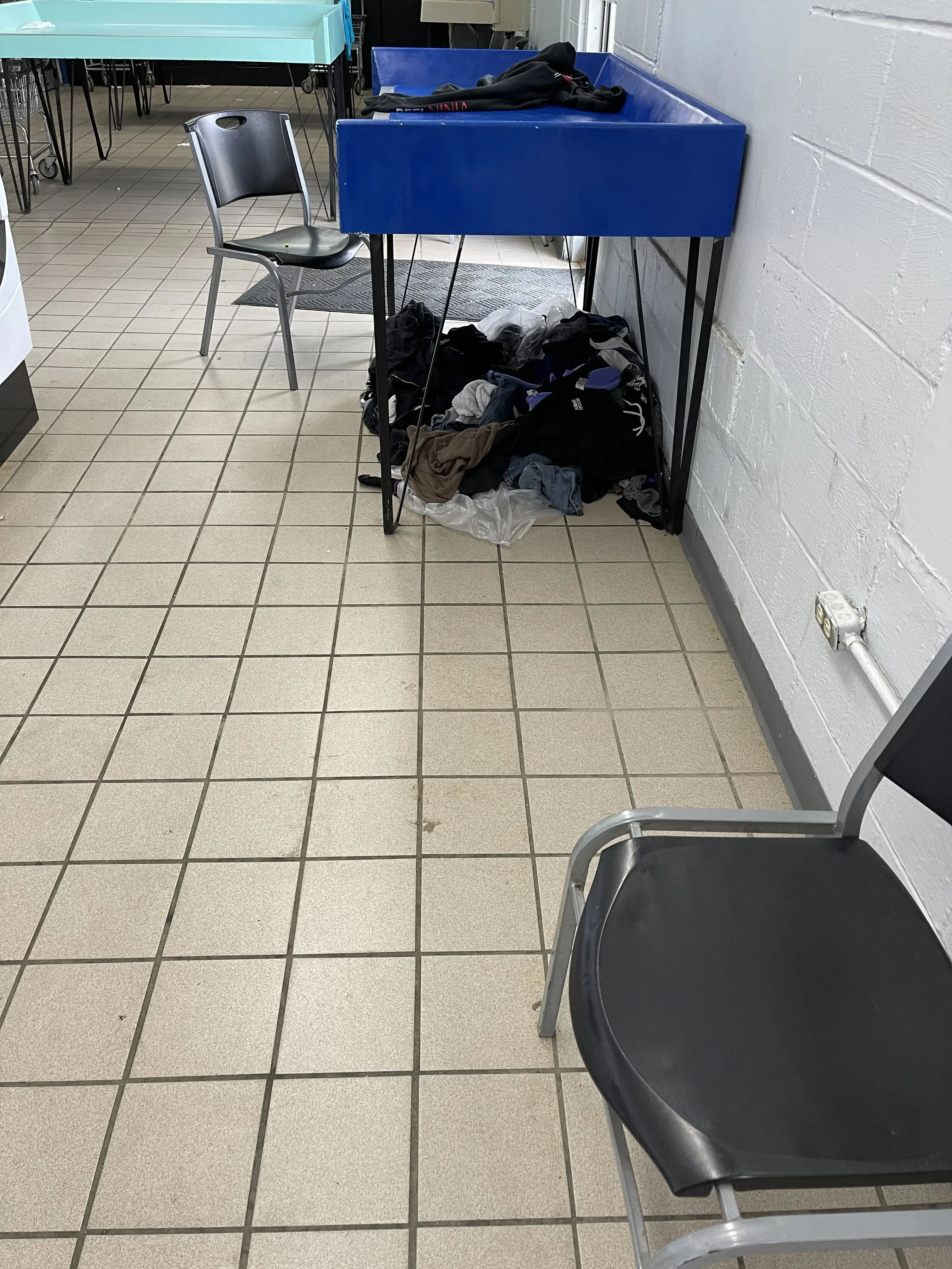 The Walton Laundromat thumbnail 9