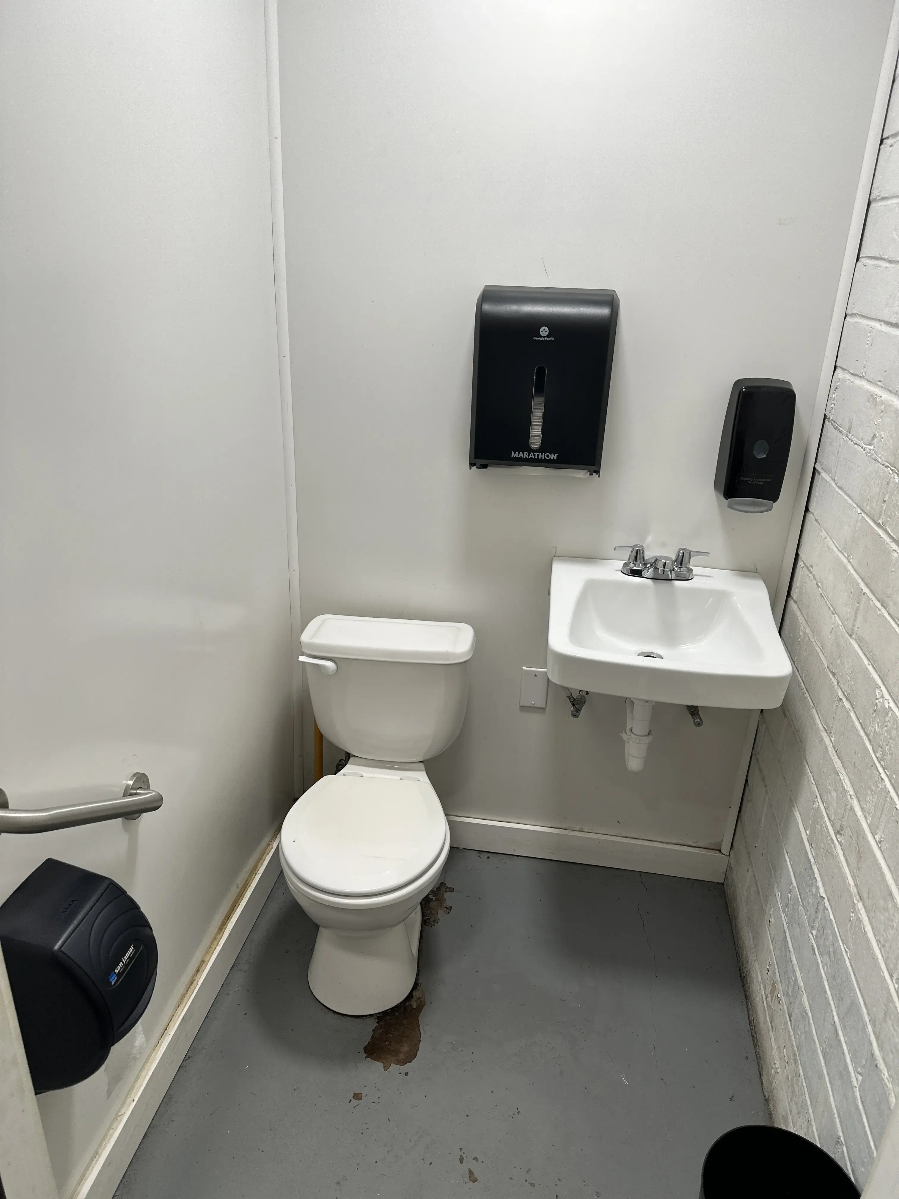 The Wash House Laundromat thumbnail 7