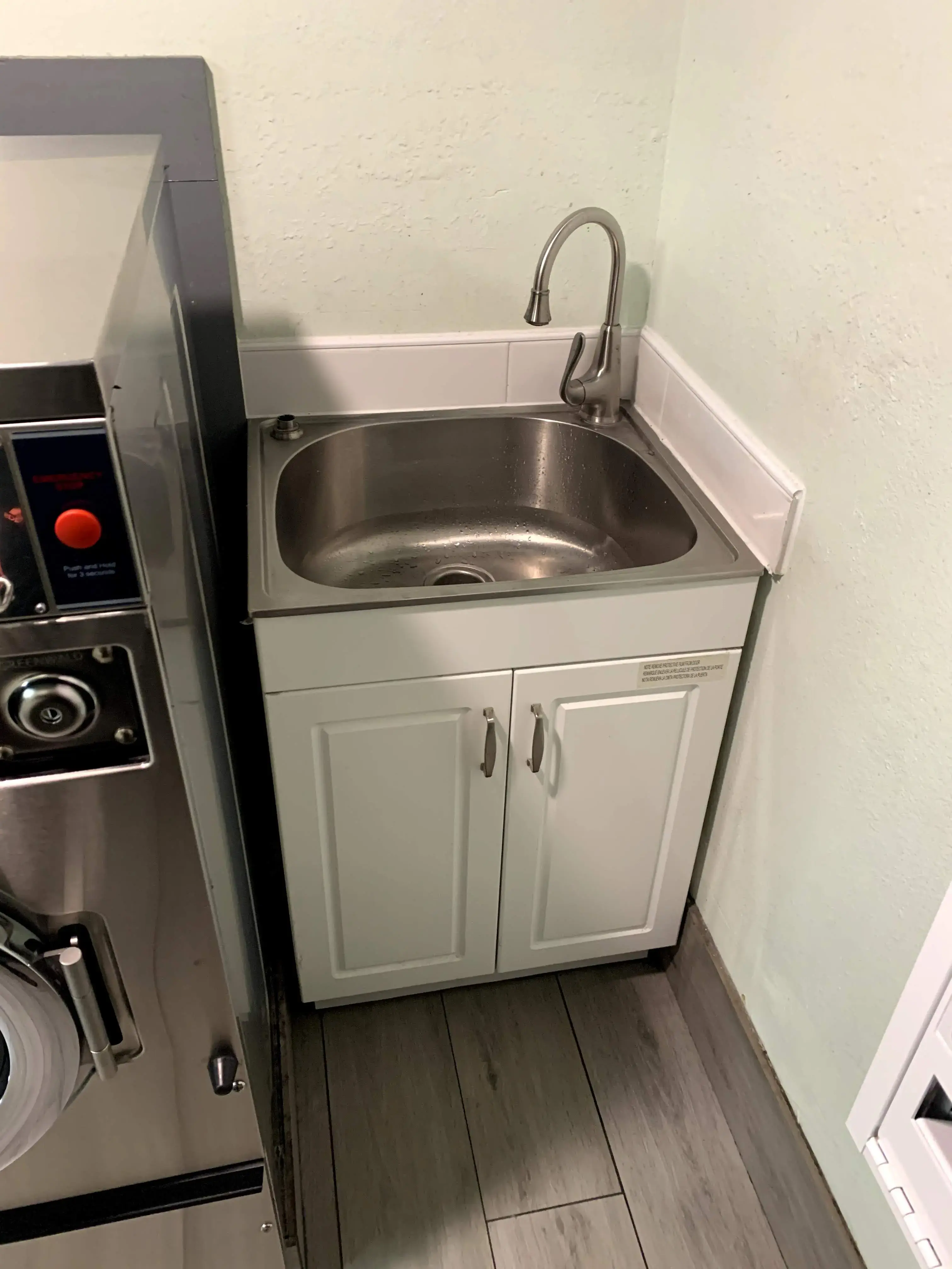 The Wash Stop Laundry - Image 12